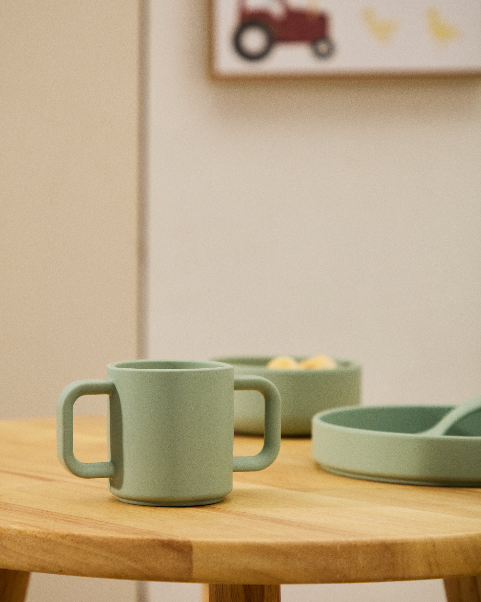 Lili set of two cups in pink and turquoise silicone - Lifestyle