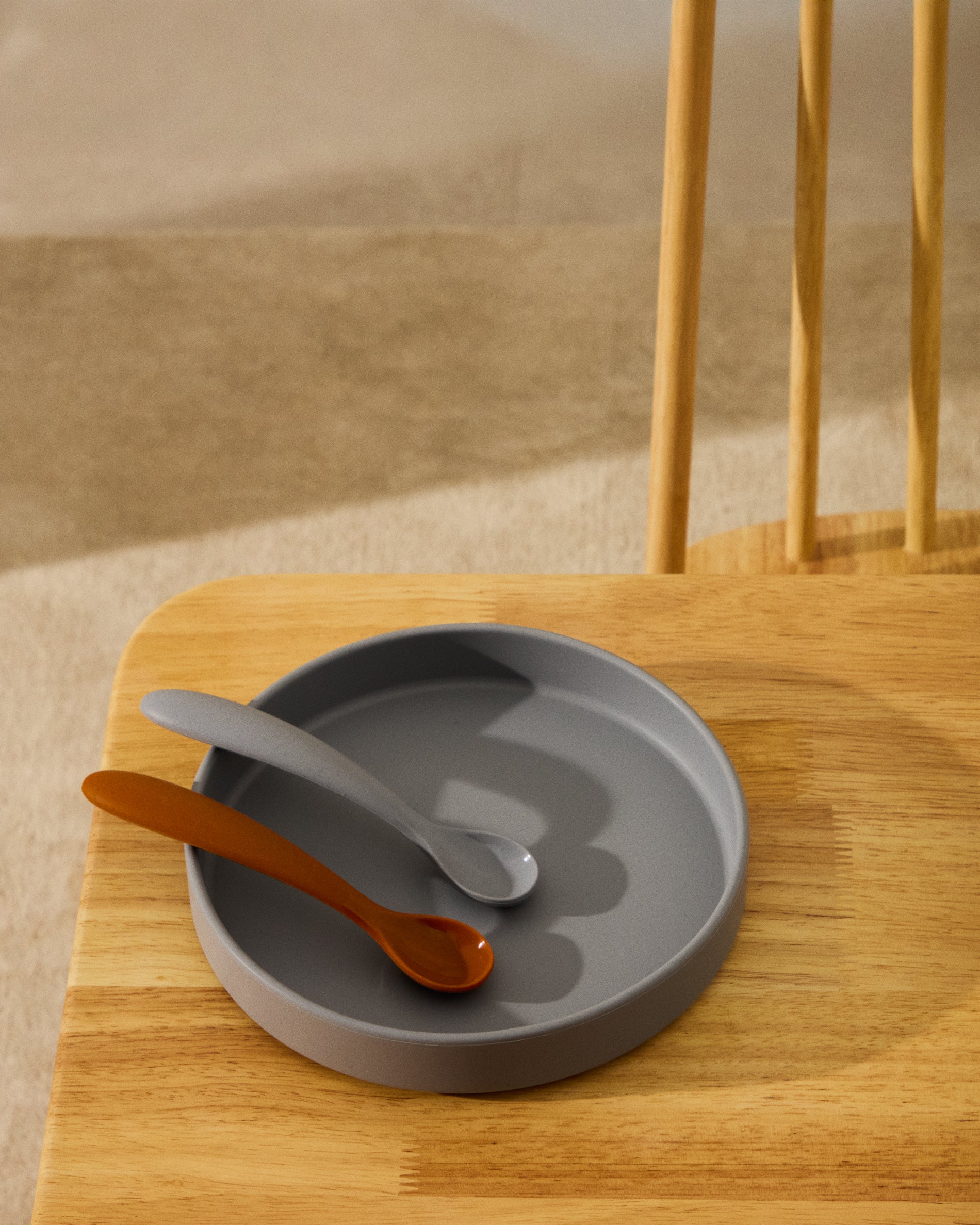 Lili set of two spoons in orange and blue silicone - Lifestyle