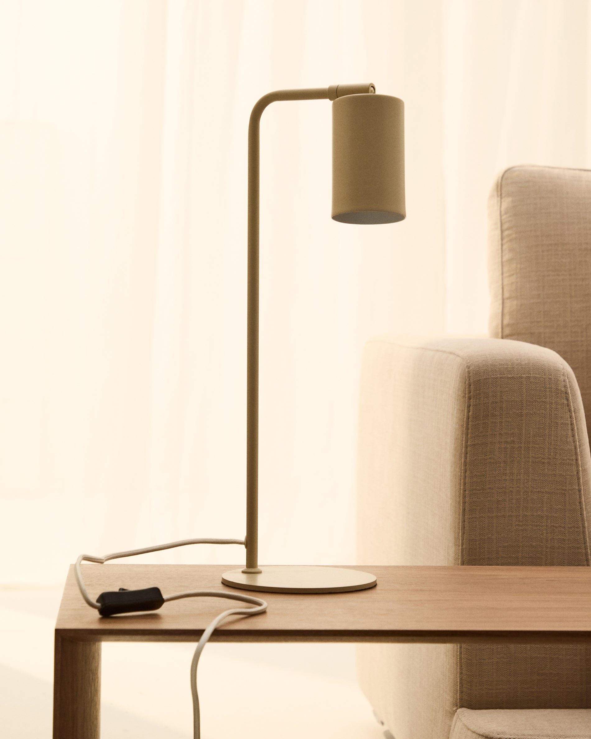 Manie metal desk lamp with beige textured finish - Lifestyle