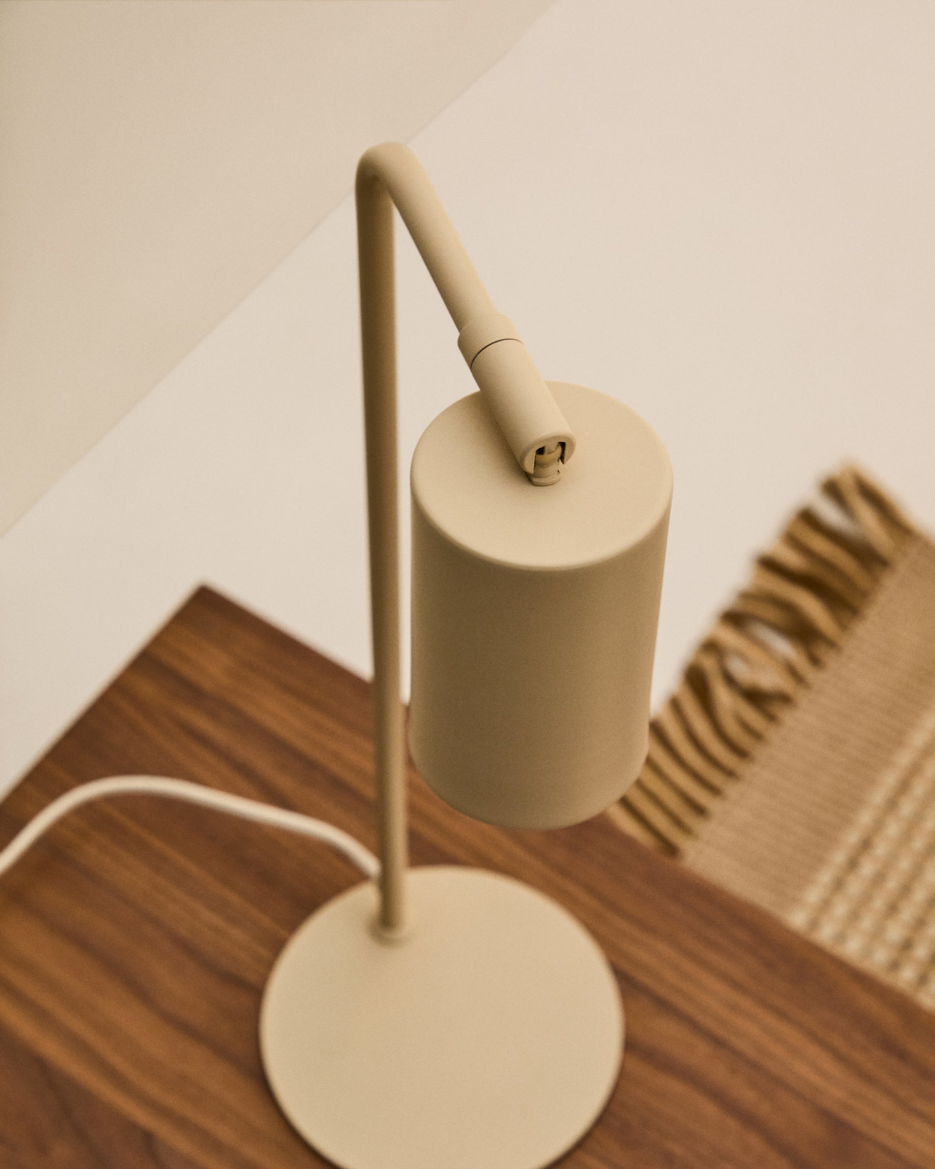 Manie metal desk lamp with beige textured finish - Lifestyle
