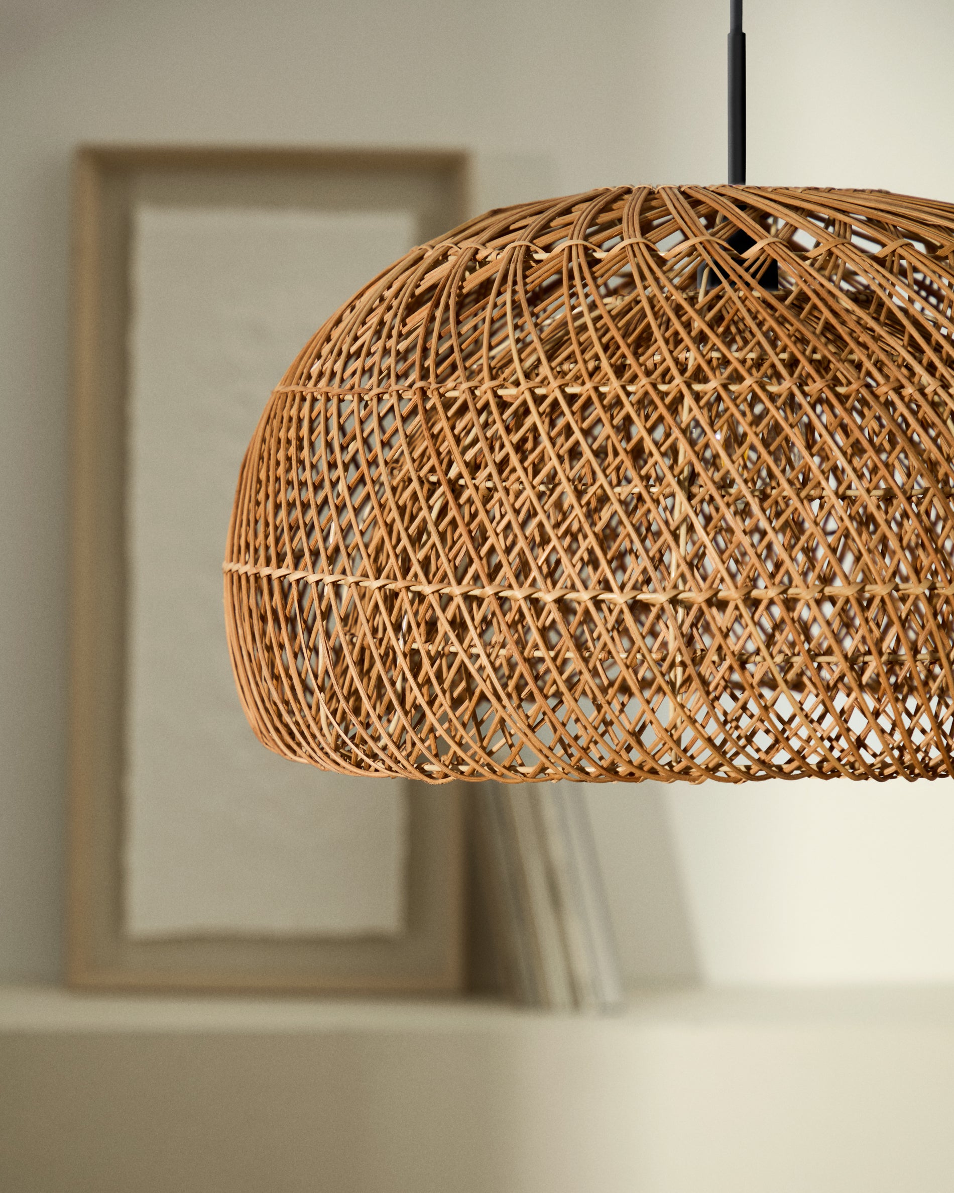 Isora rattan ceiling lamp shade with natural finish Ø60cm - Lifestyle