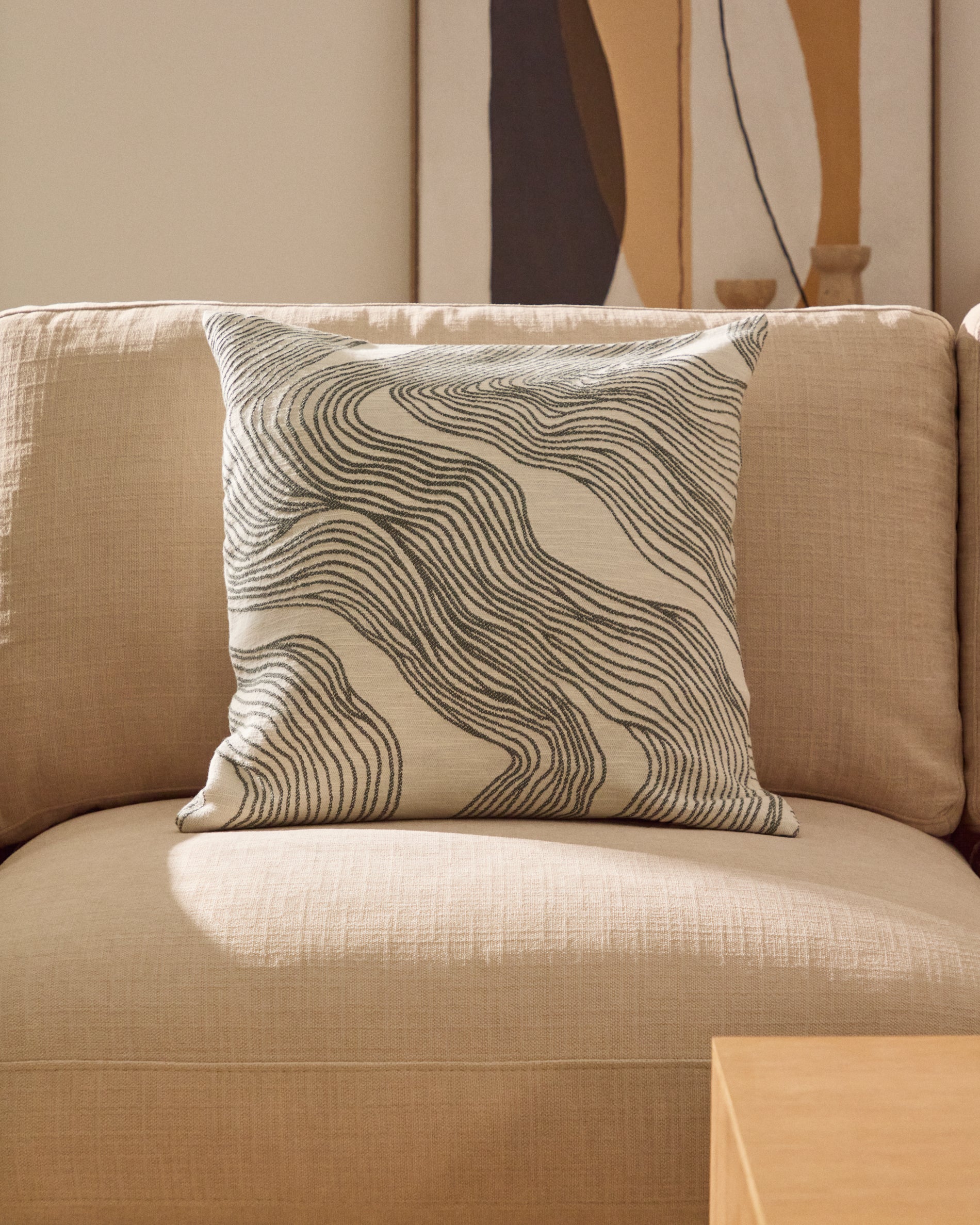 Ondara cushion cover with green graphic detail 50 x 50cm - Lifestyle