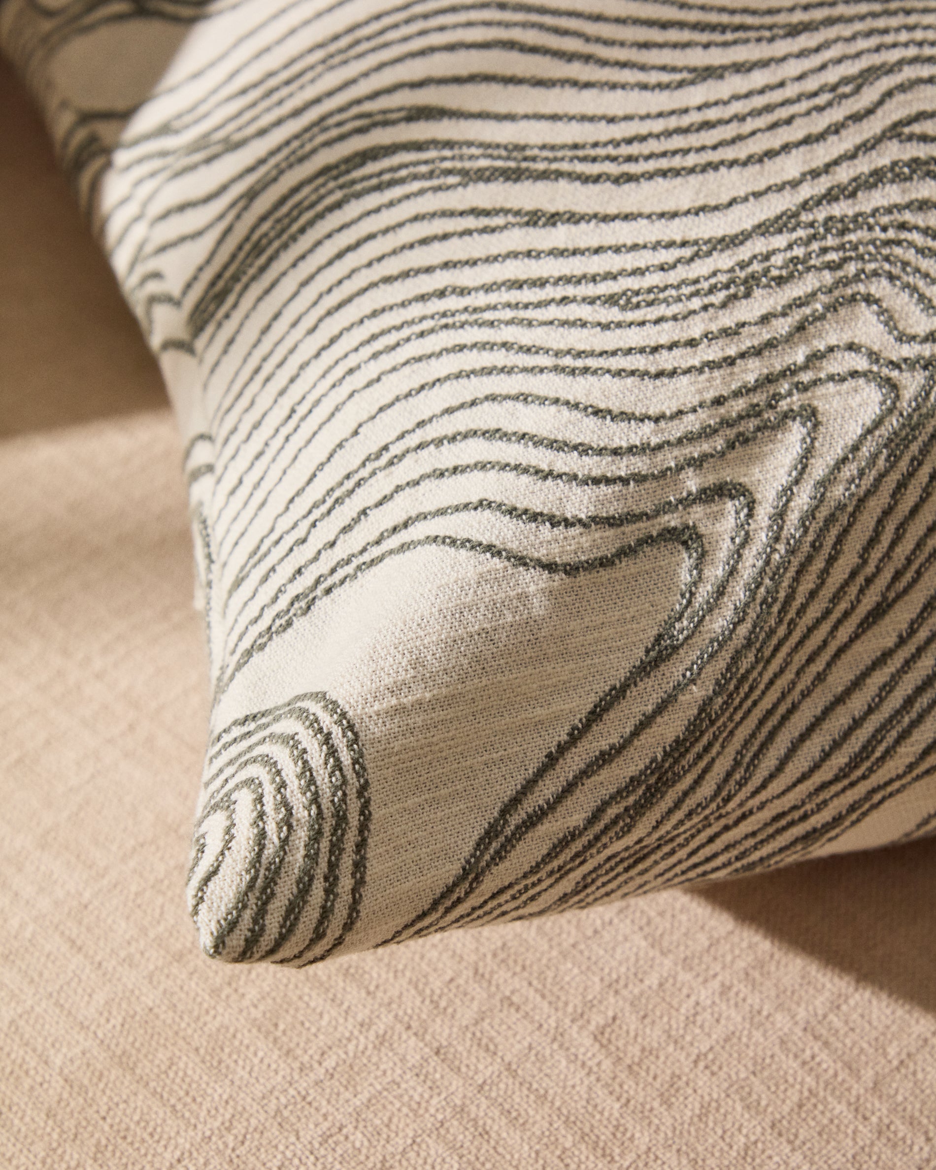 Ondara cushion cover with green graphic detail 50 x 50cm - Lifestyle