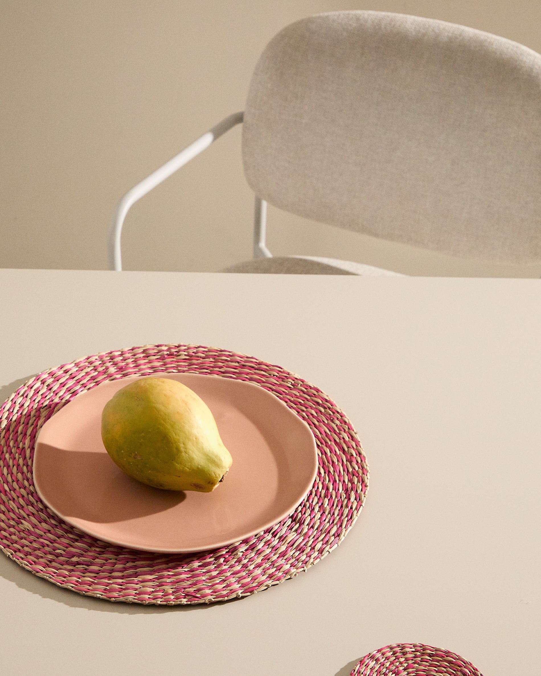 Rivela set of 2 red seagrass placemats Ø38cm - Lifestyle