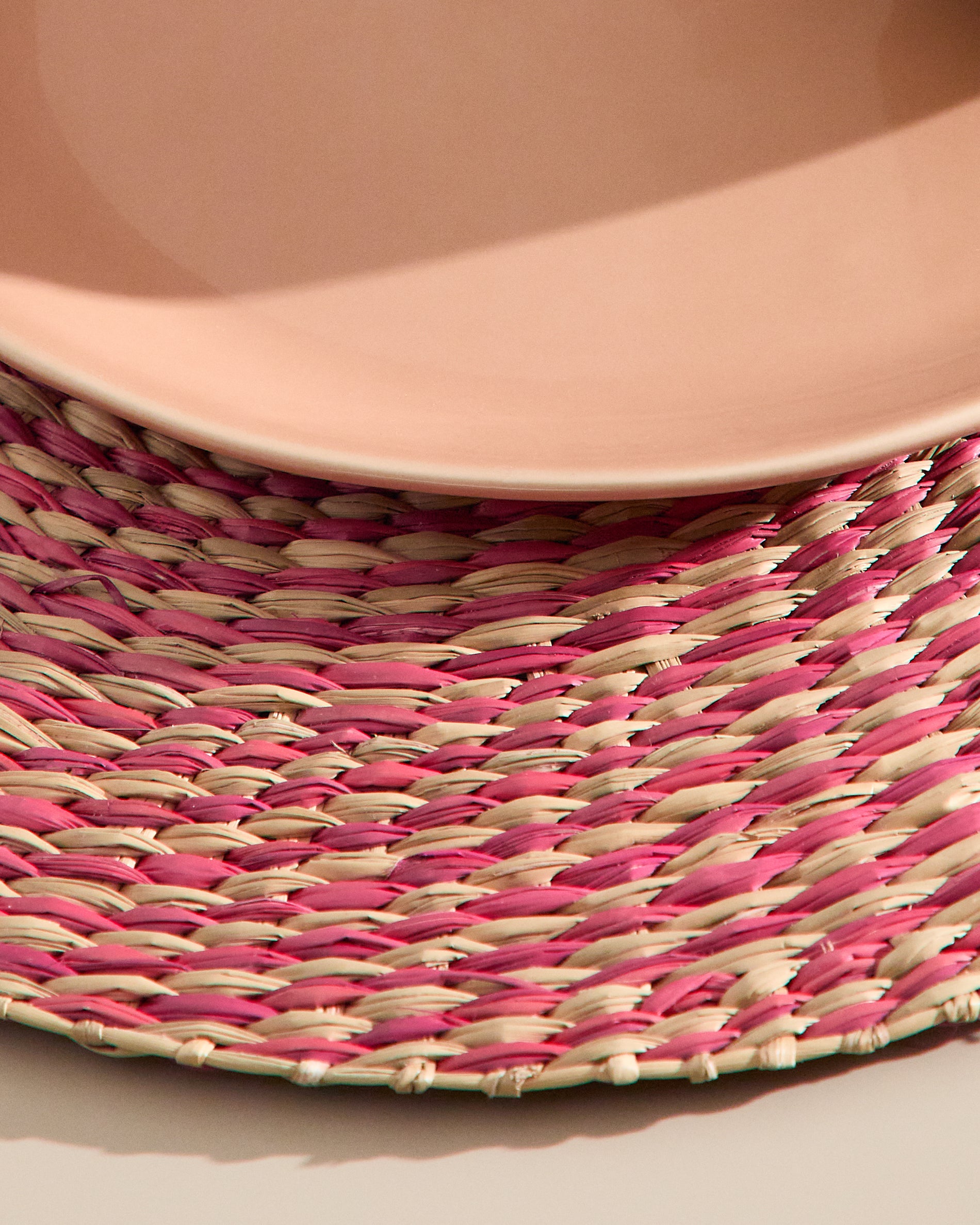 Rivela set of 2 red seagrass placemats Ø38cm - Lifestyle
