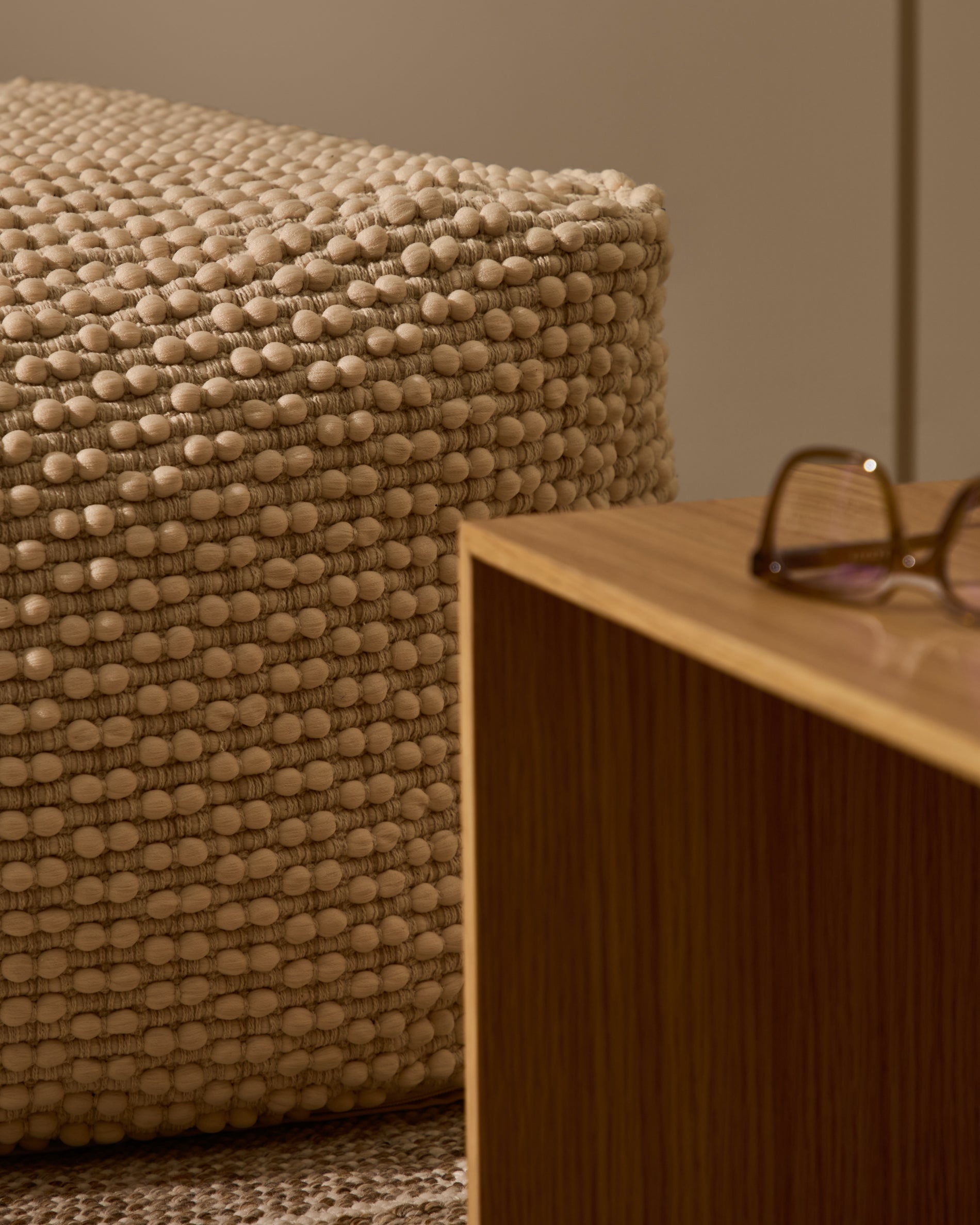 Mascarell pouffe, cotton and polyester in white, 60 x 60 cm - Lifestyle