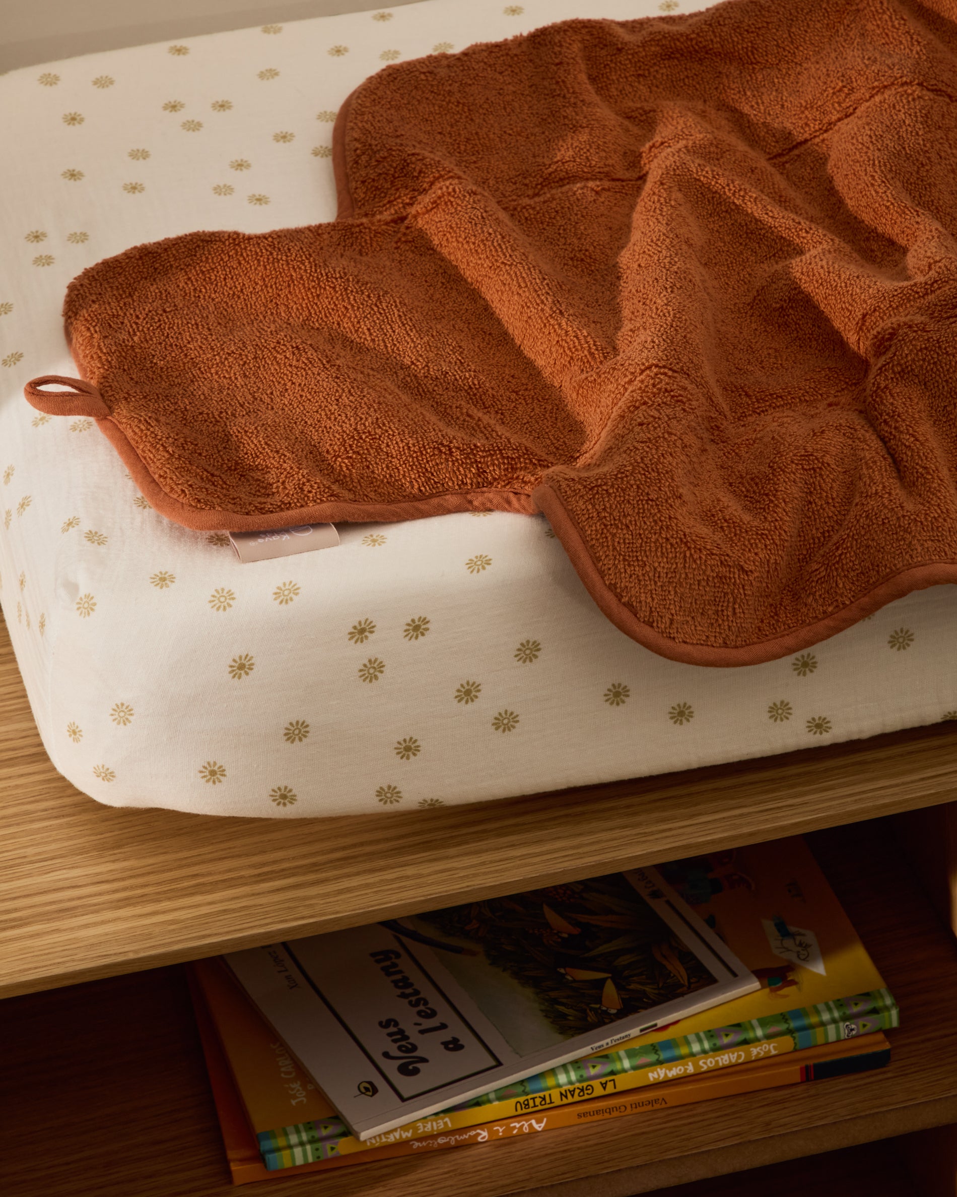 Olna travel changing mat in 100% terracotta cotton - Lifestyle