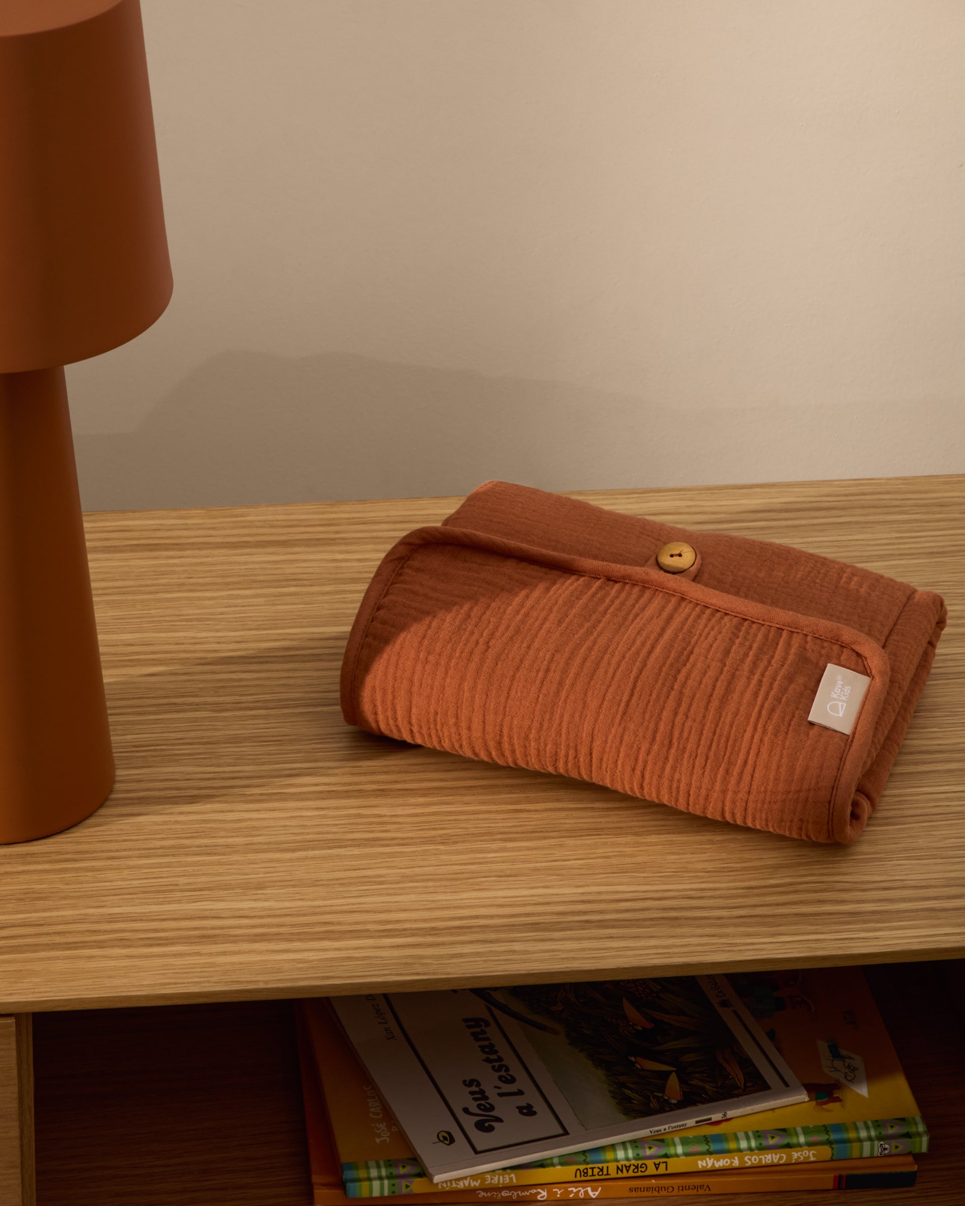 Olna travel changing mat in 100% terracotta cotton - Lifestyle