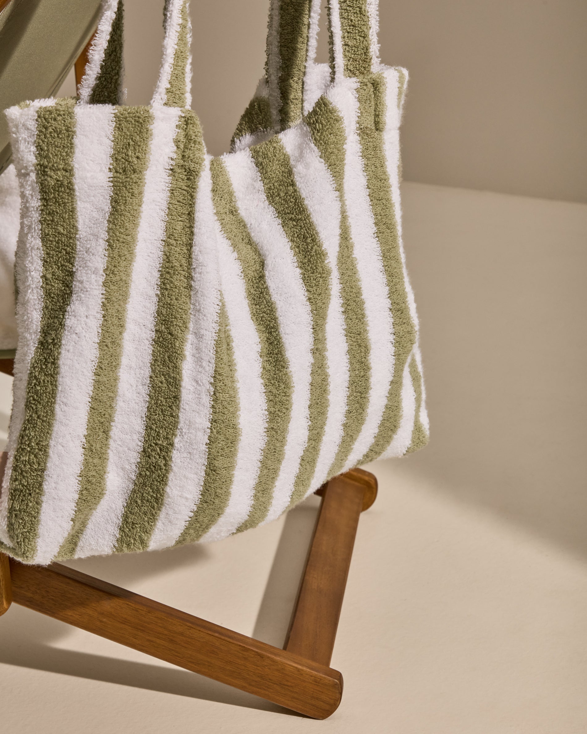 Nuni cotton bag with green and white stripes - Lifestyle
