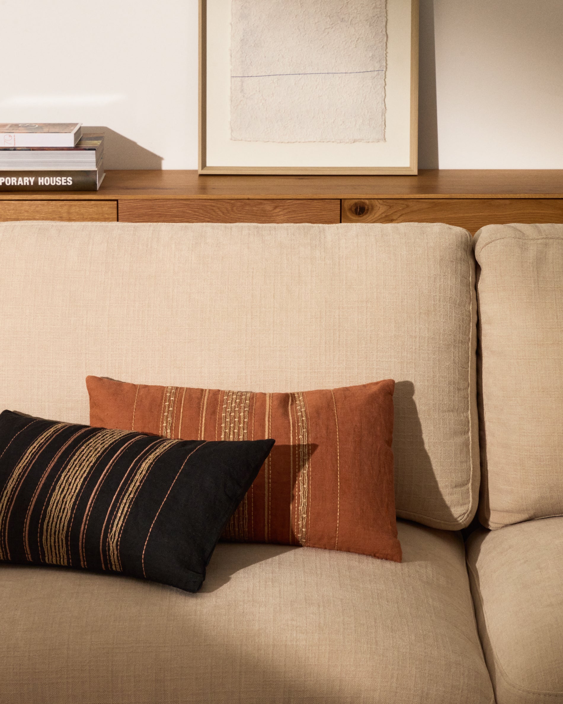 Sairu linen cushion cover with multicoloured jute embroidery 30 x 50cm - Lifestyle