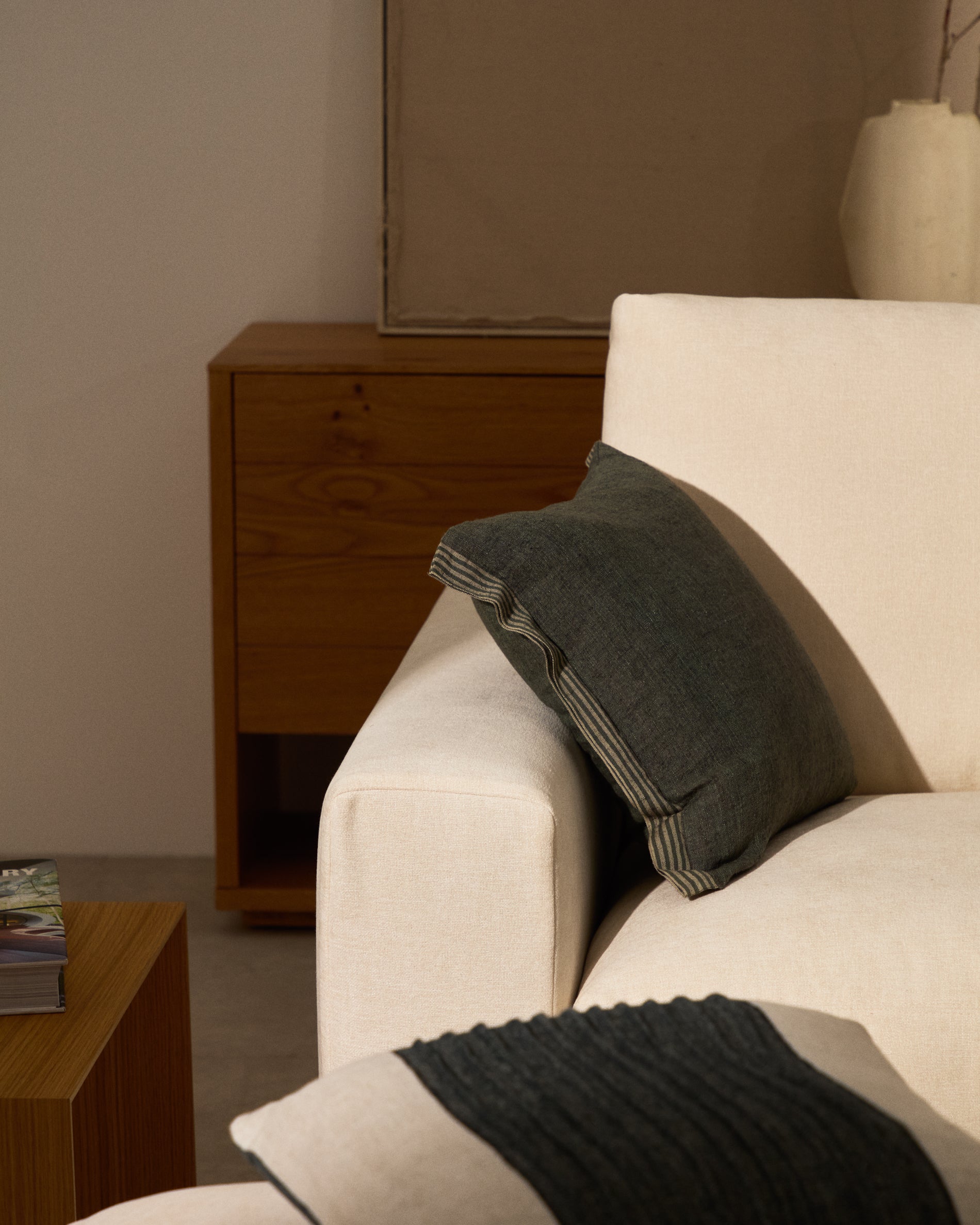Niven green 100% melange linen cushion cover with side stripes 45 x 45cm - Lifestyle