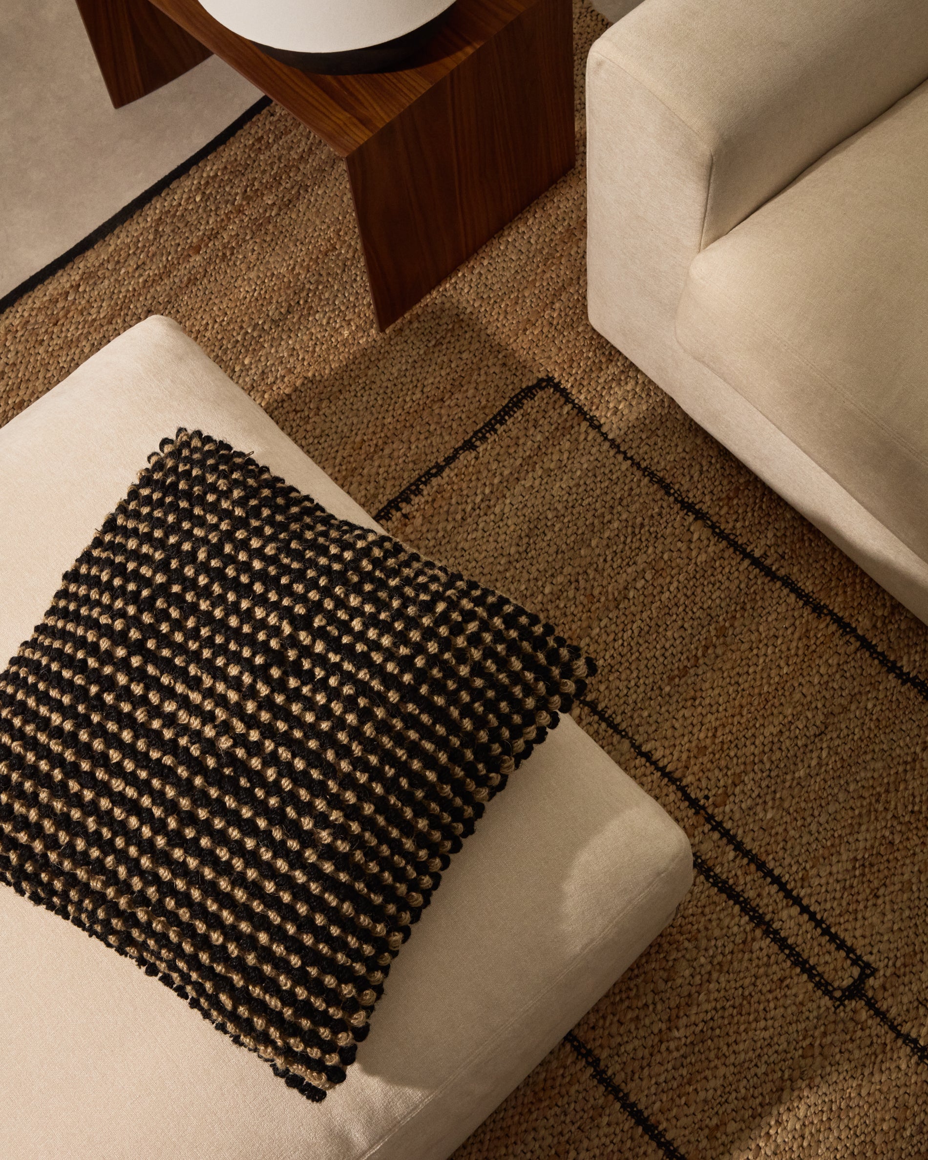 Sayen black jute cushion cover 50 x 50 cm - Lifestyle