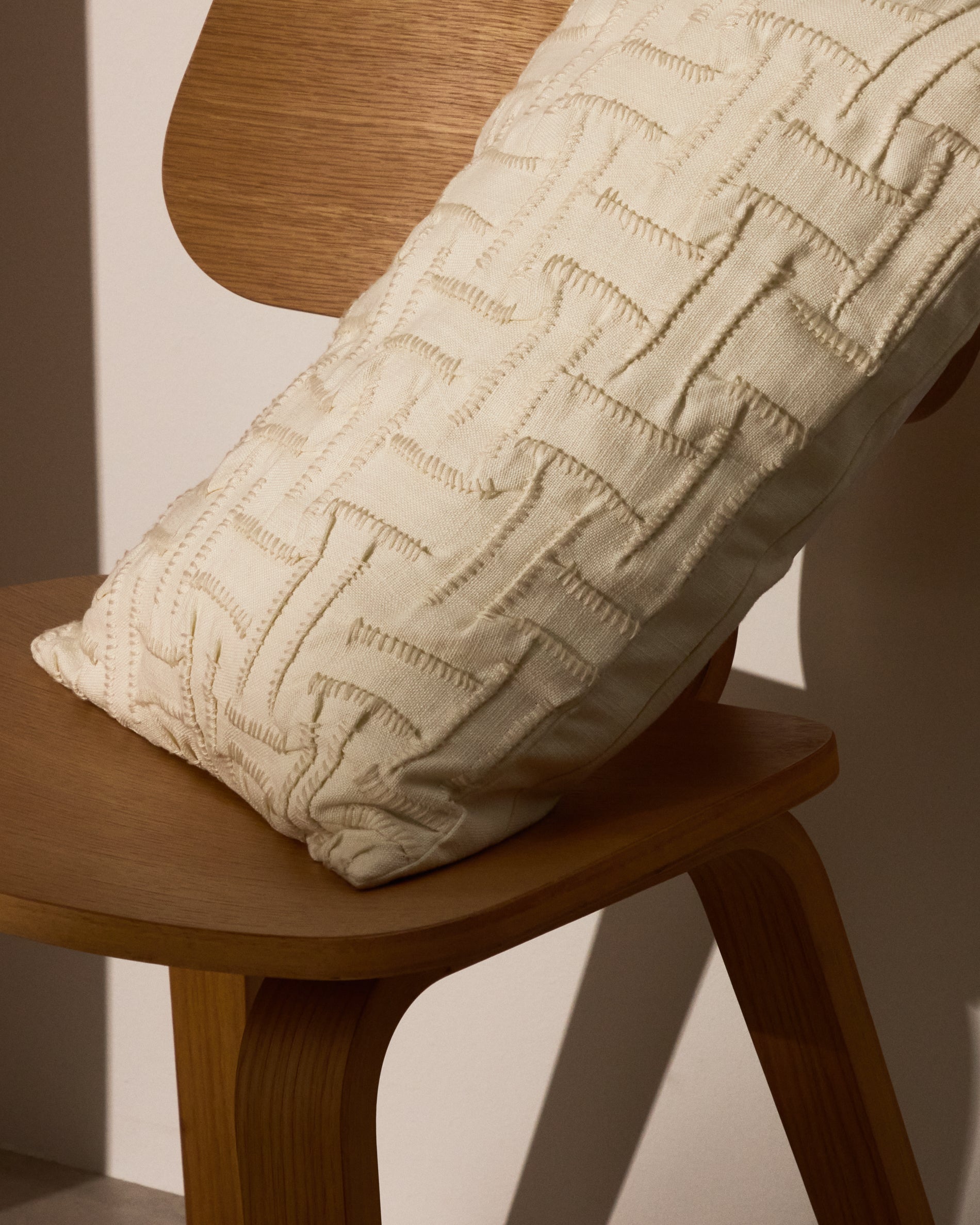 Lir beige embroidered cotton cushion cover 30 x 50cm - Lifestyle