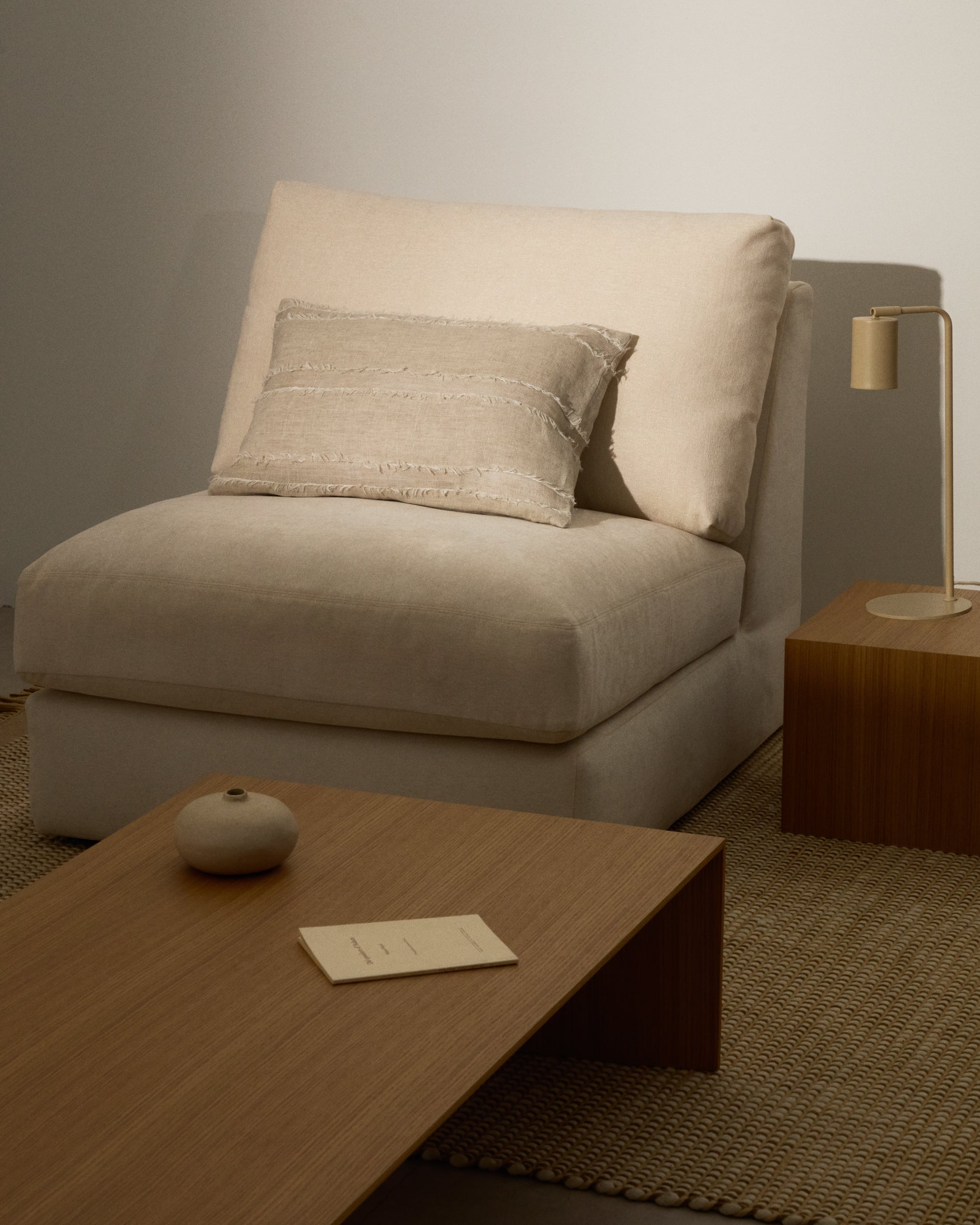 Neris beige 100% linen cushion cover 40 x 60cm - Lifestyle