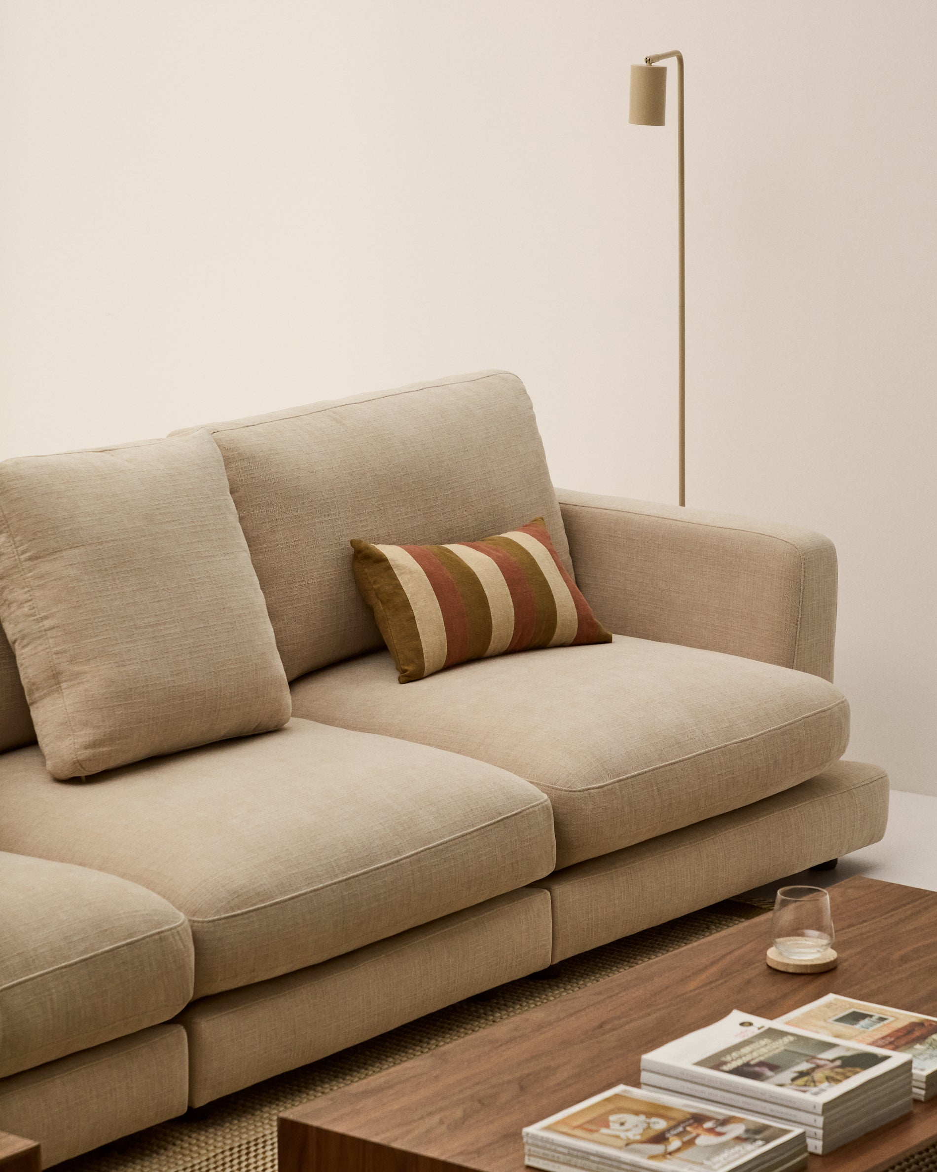 Gala 4-seater beige chenille sofa FSC Mix Credit 300cm - Lifestyle
