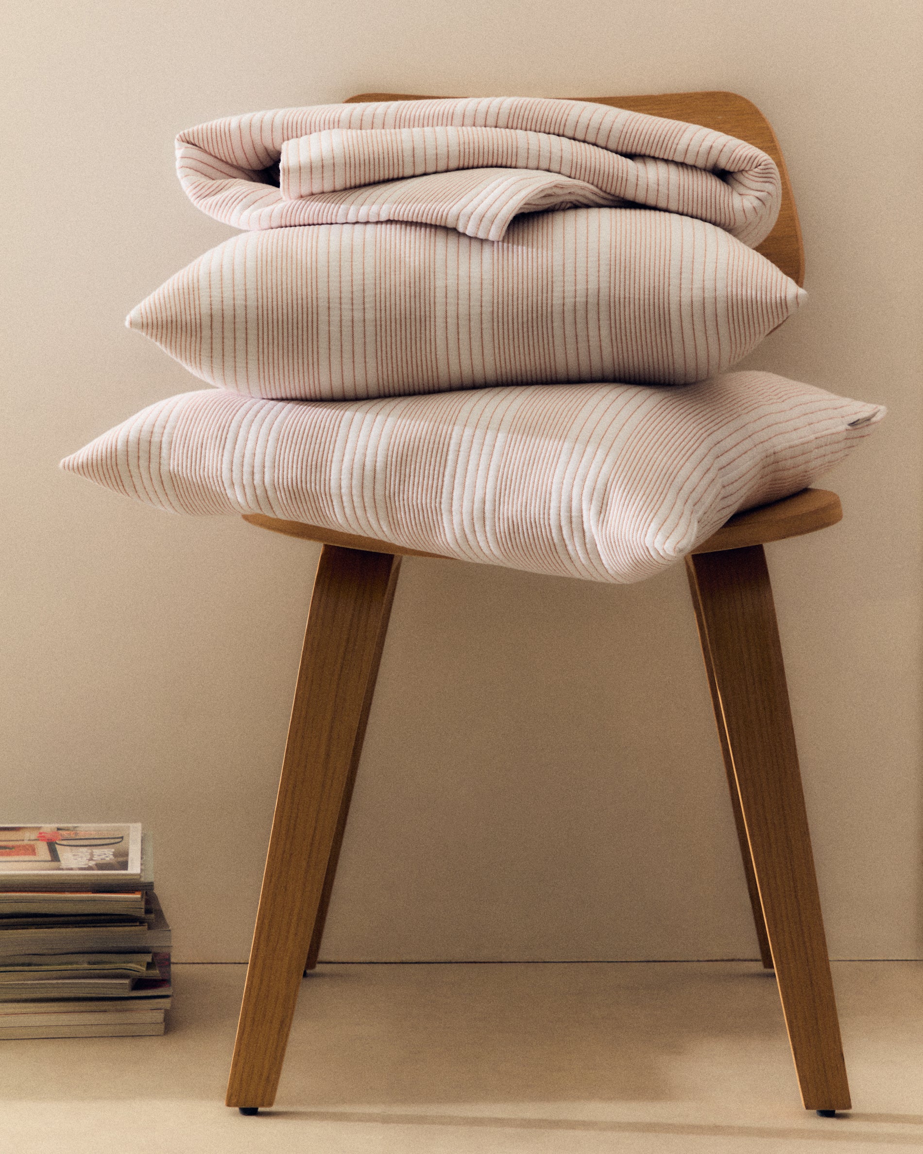 Macie red and beige striped 100% cotton bedspread for 150/160cm bed - Lifestyle