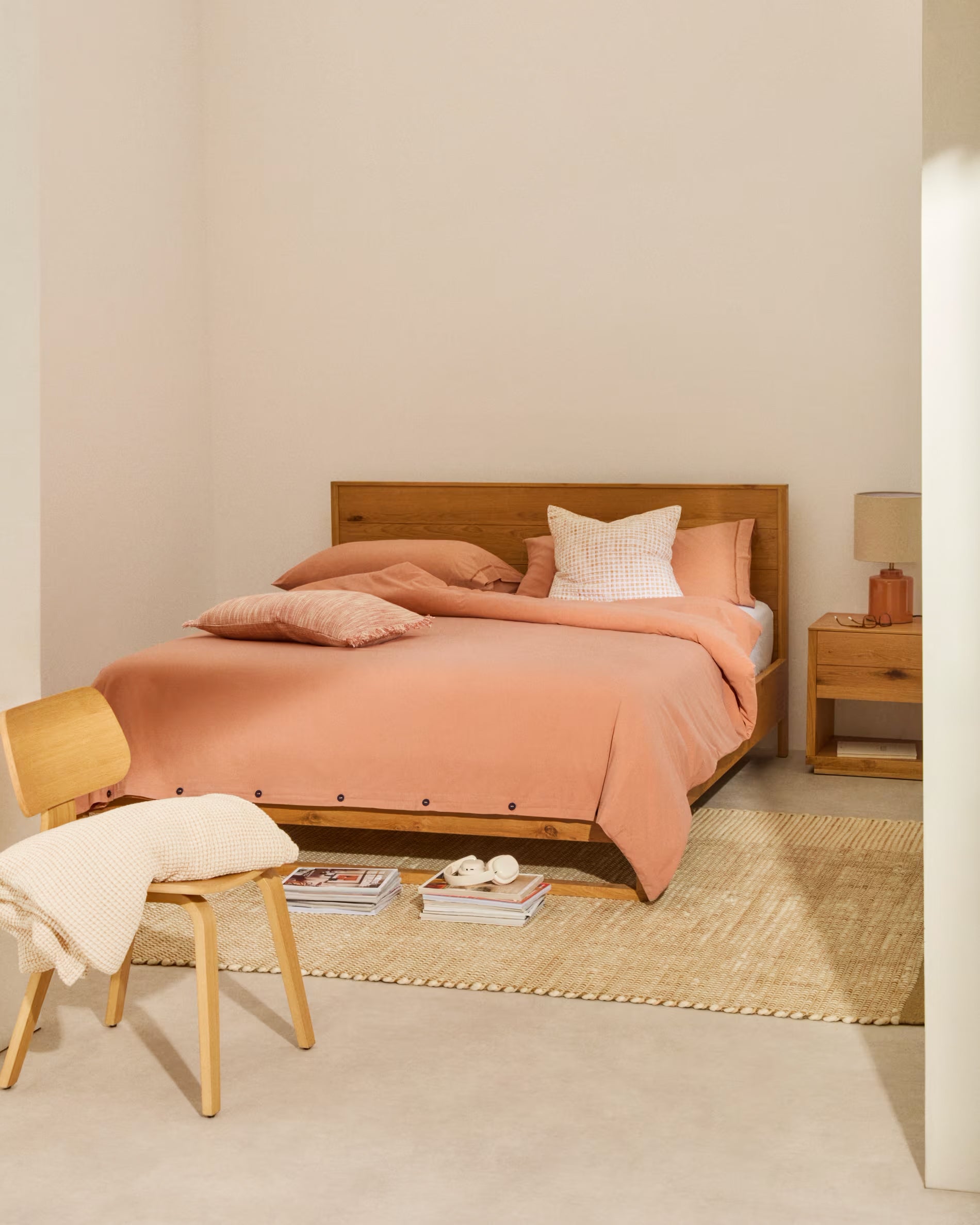 Alguema bed in oak veneer with natural finish for 180 x 200cm mattress - Lifestyle