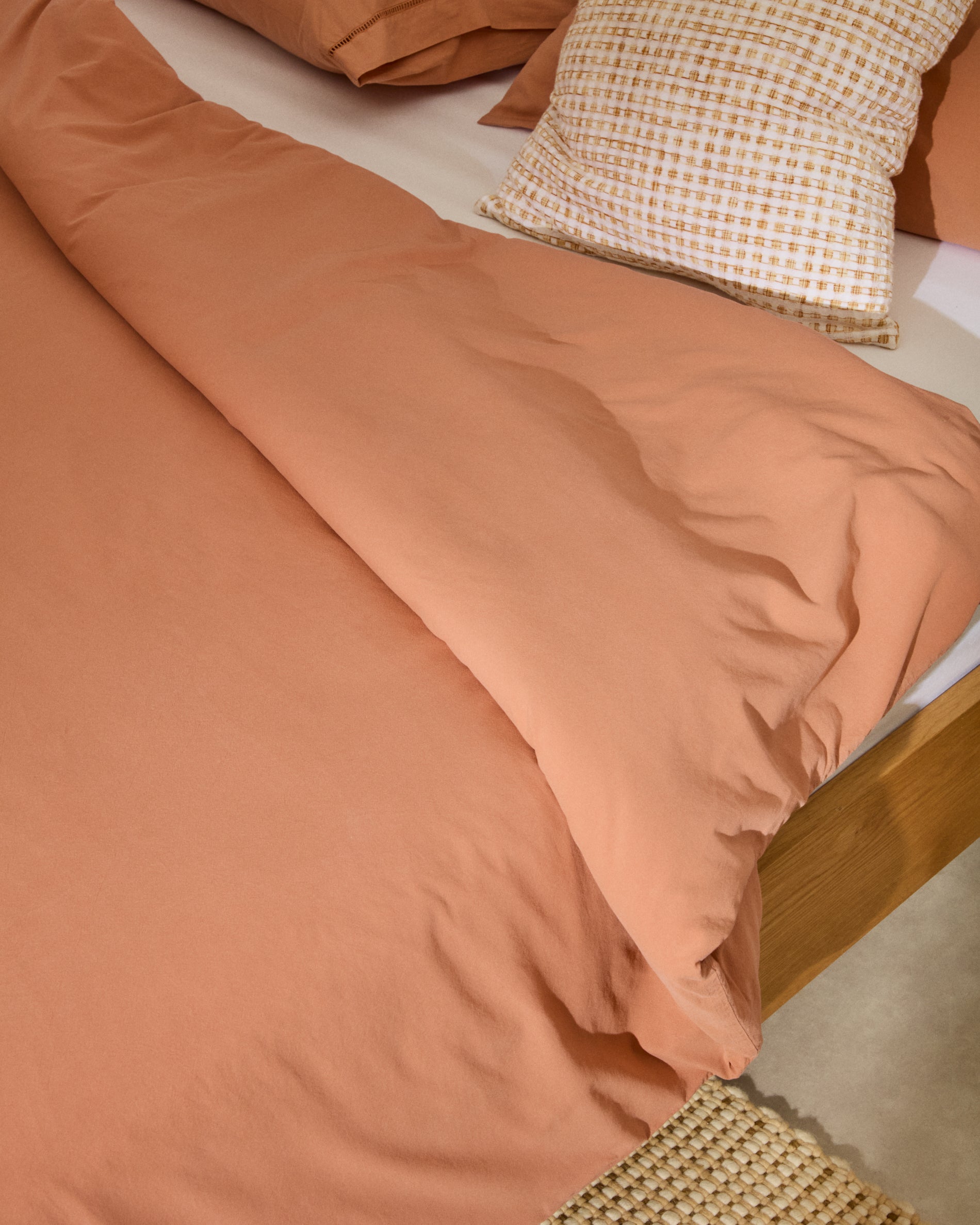 Caline Set of Duvet Cover and Pillowcases in 100% Percale Cotton Terracotta for 180 cm Bed - Lifestyle