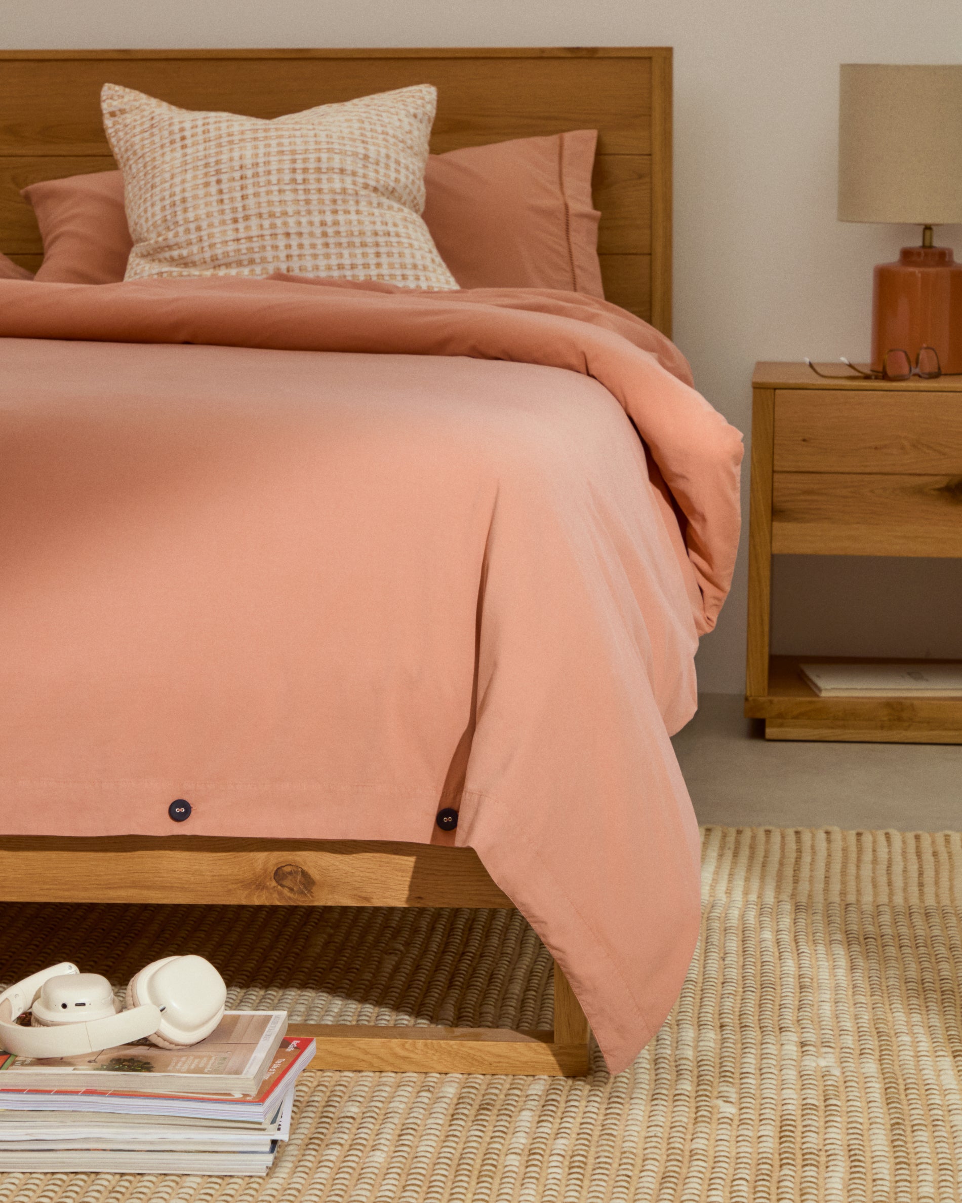 Alguema bed in oak veneer with natural finish for 180 x 200cm mattress - Lifestyle