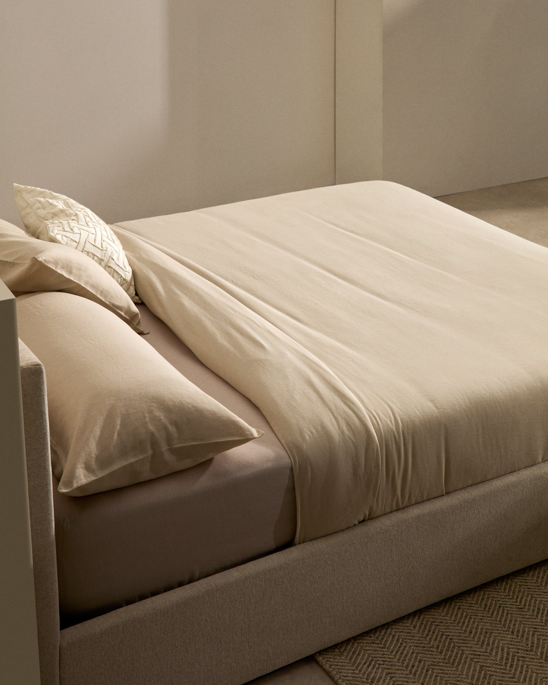 Nahiri beige chenille bed with storage base for 160 x 200cm mattress - Lifestyle