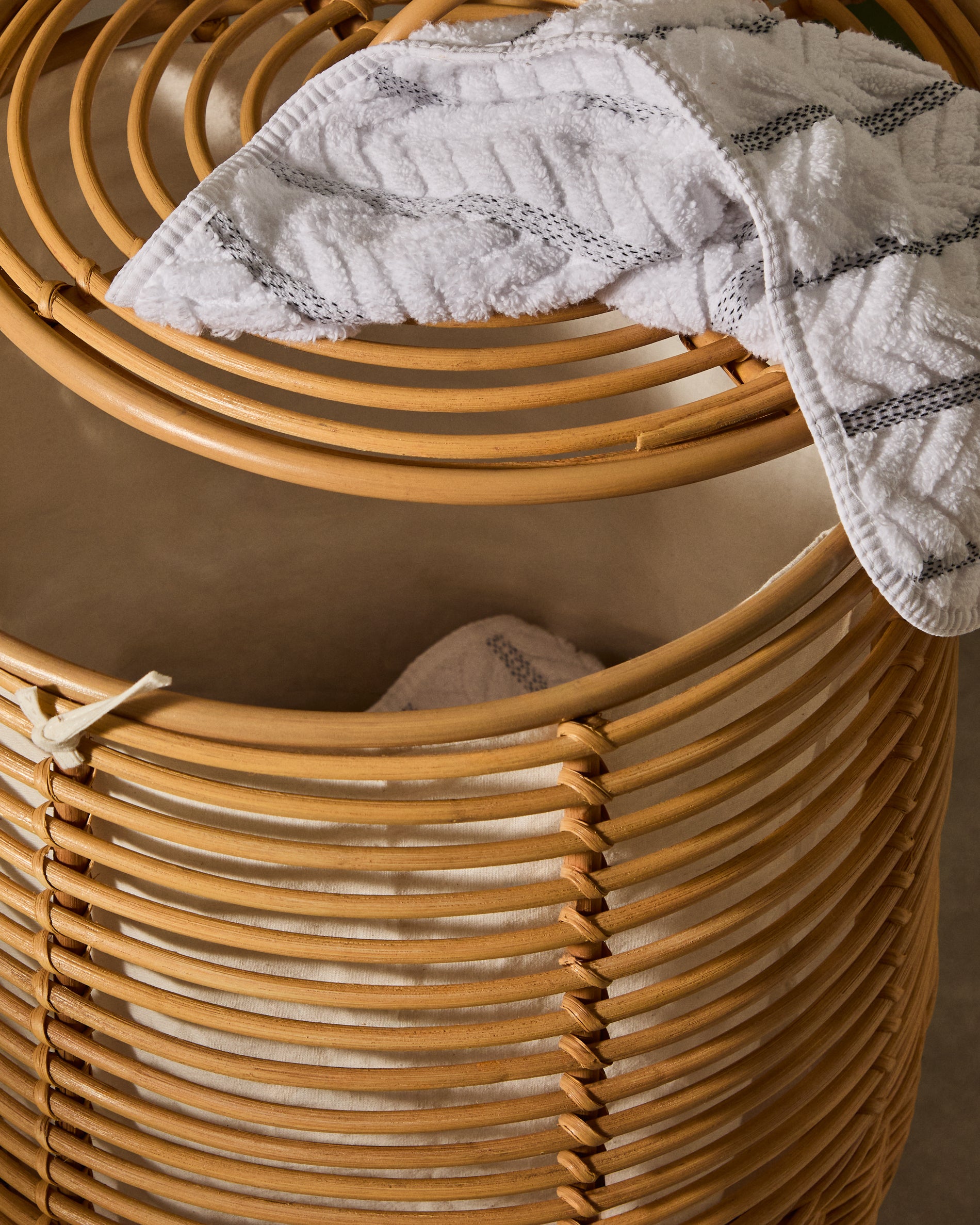 Liora rattan laundry basket 59cm - Lifestyle