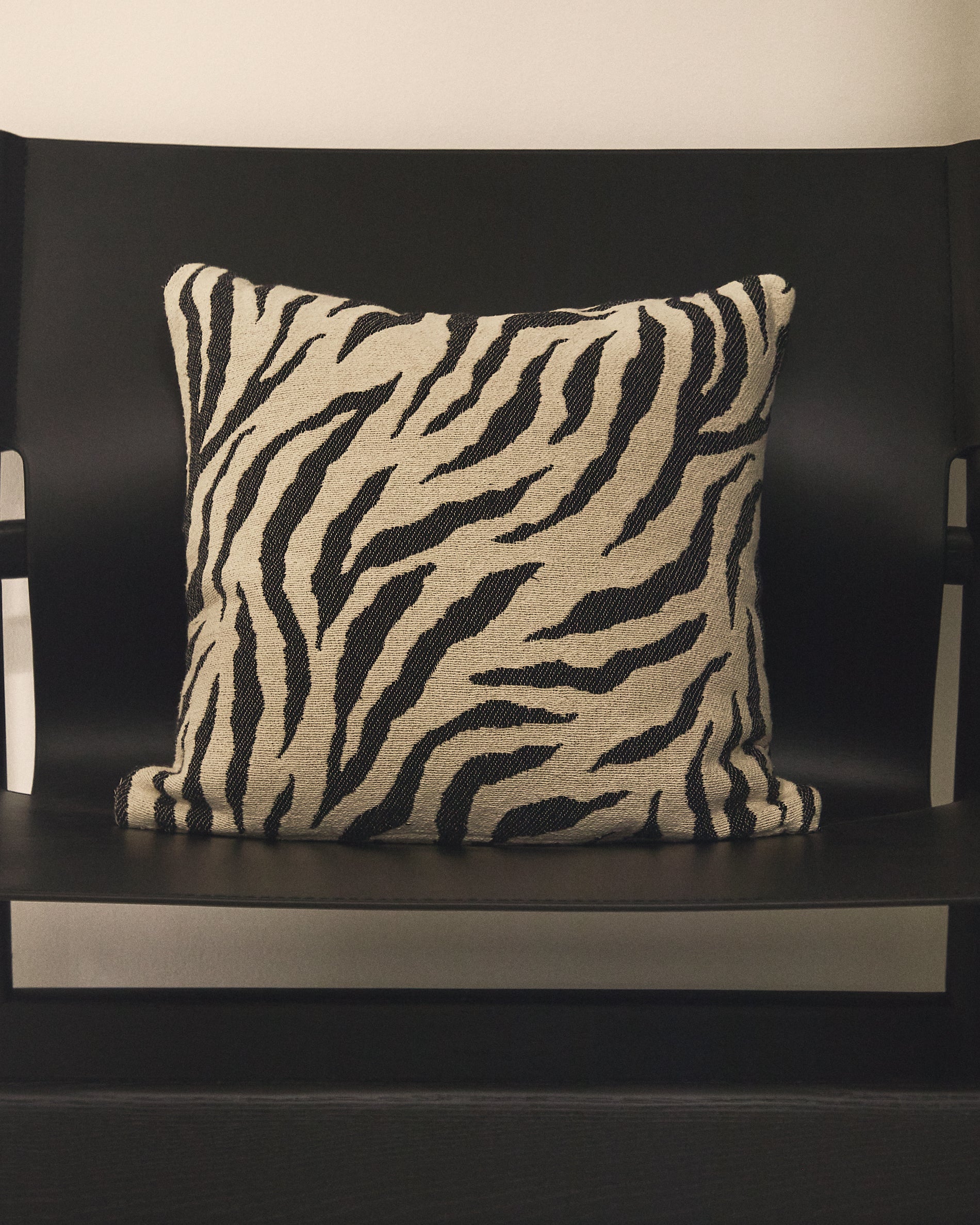Meluni zebra cotton jacquard cushion cover 45 x 45cm - Lifestyle