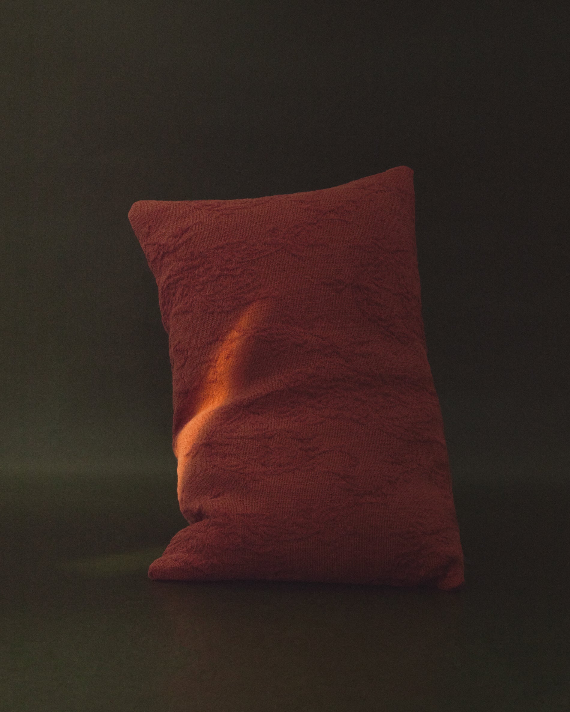 Velina cushion cover in red washed linen jacquard with floral design 30 x 50 cm - Lifestyle
