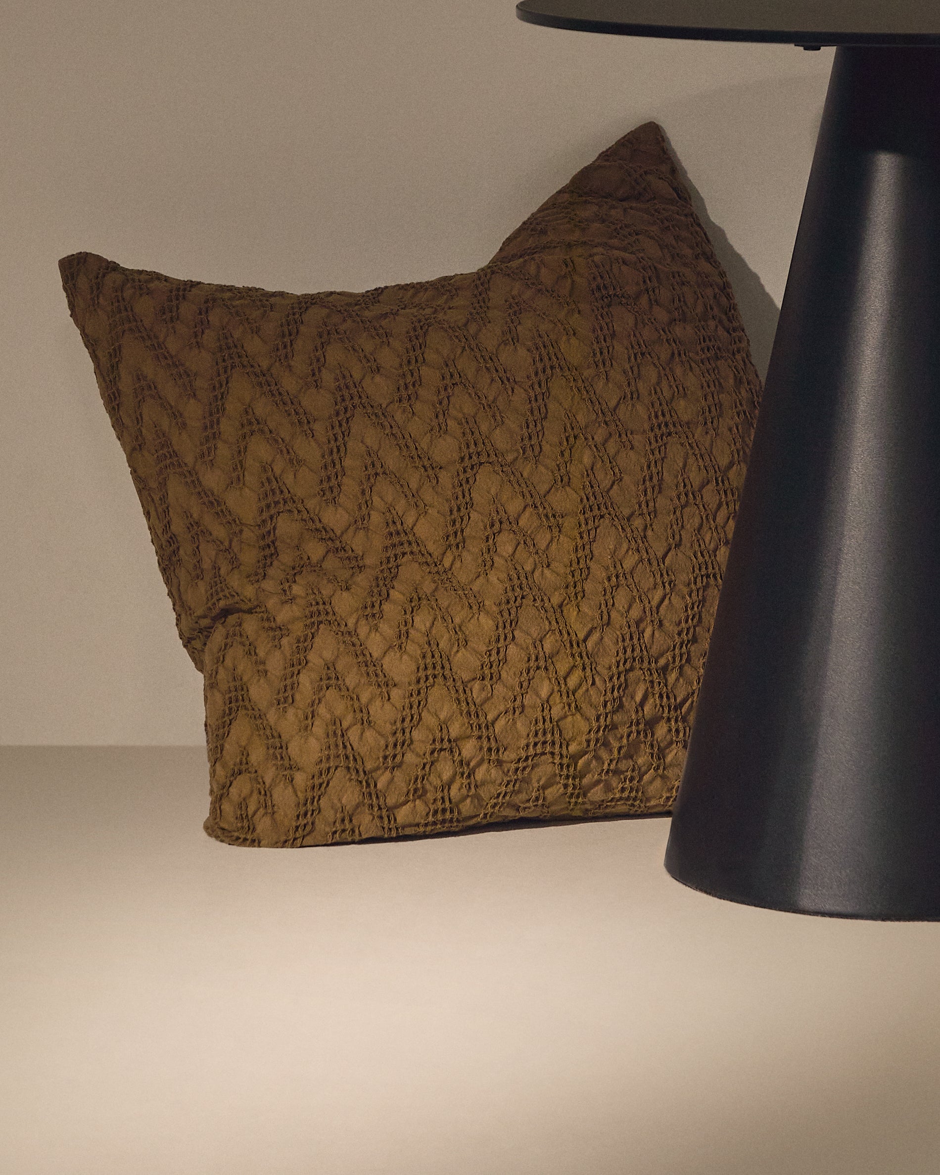 Evone cushion cover 100% cotton with waffle texture mustard 50 x 50 cm - Lifestyle