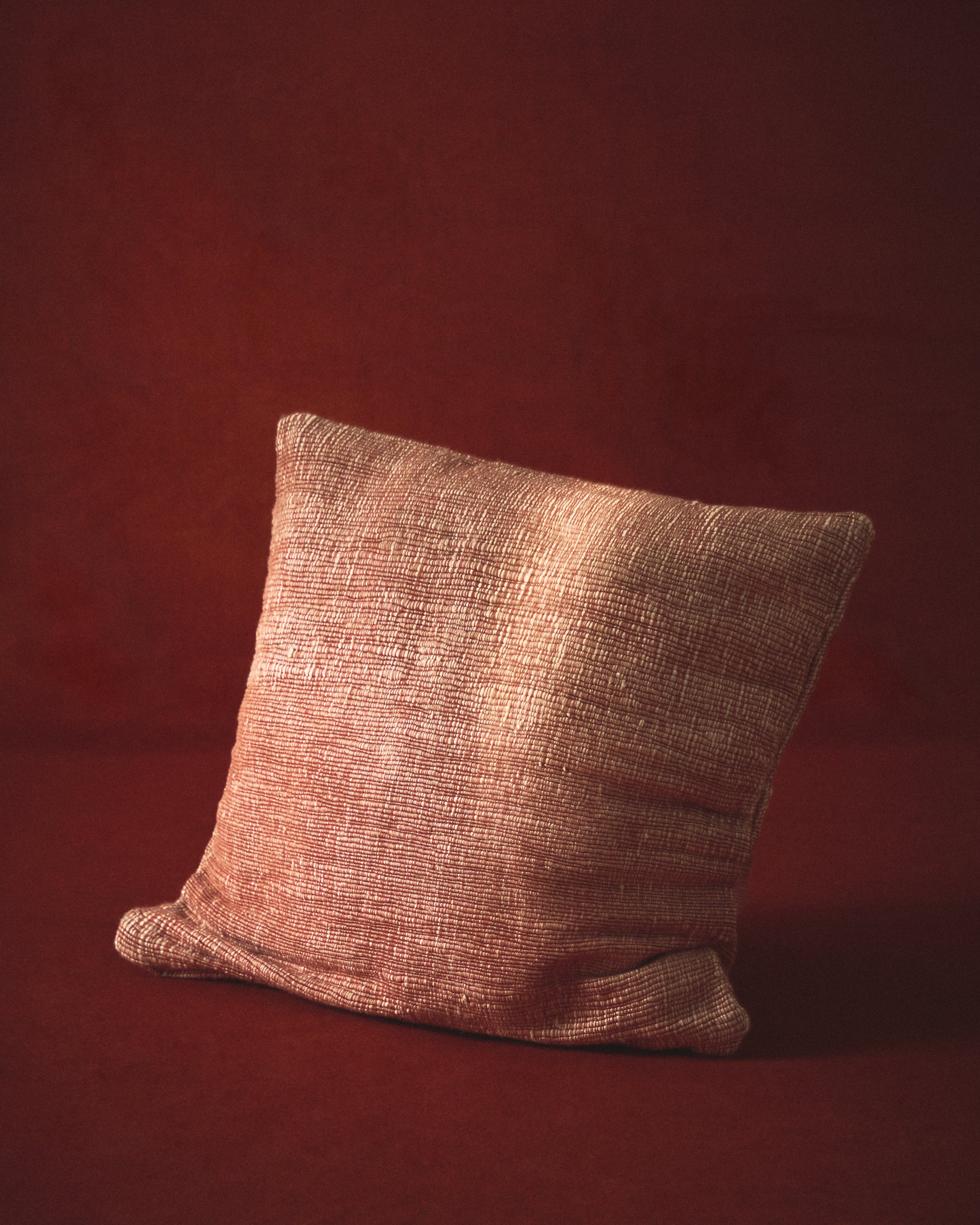 Machiel cushion cover in red viscose jacquard 50 x 50 cm - Lifestyle