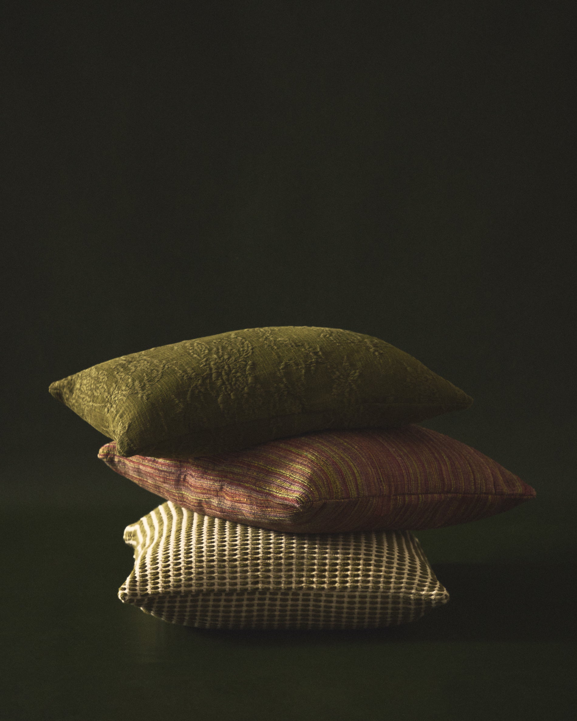 Erelia green 100% cotton jacquard cushion cover 45 x 45cm - Lifestyle