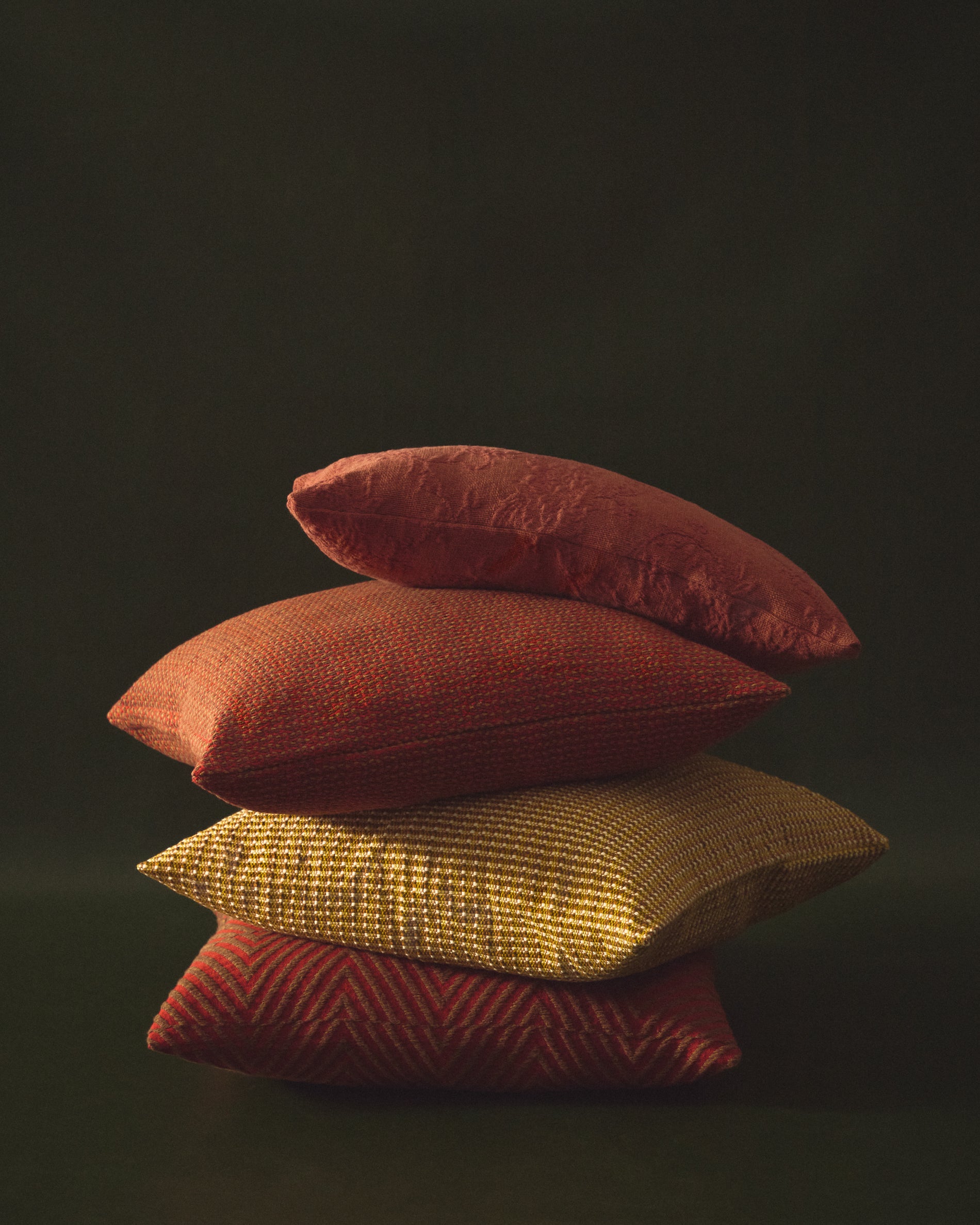 Nuval cushion cover in mustard structured fabric 50 x 50 cm - Lifestyle