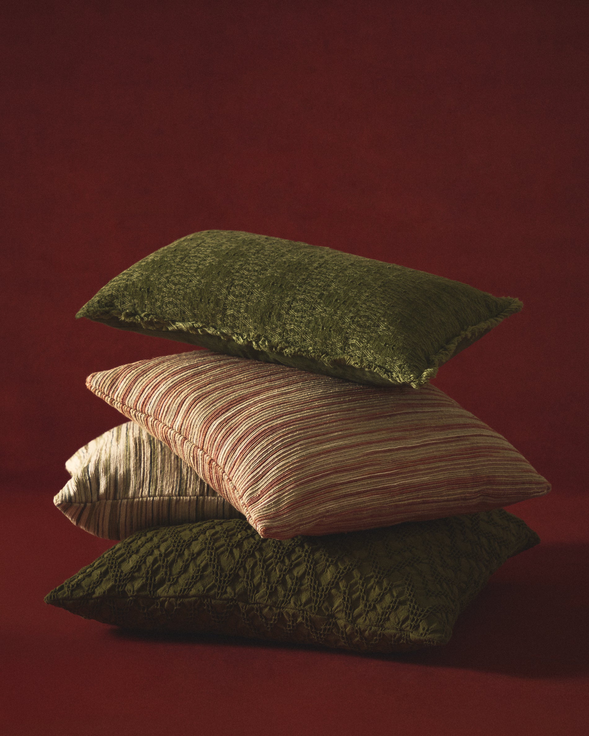 Narela cushion cover in green jacquard cotton and viscose 50 x 30 cm - Lifestyle