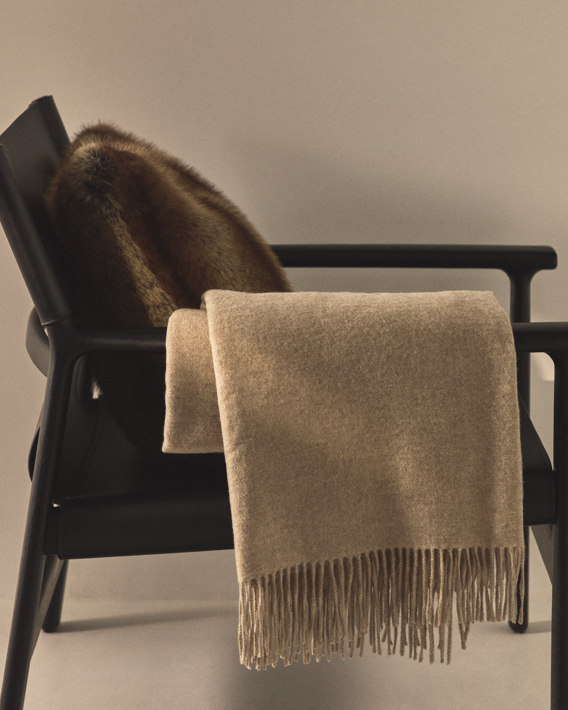 Trevina alpaca blanket with fringing 170 x 130cm - Lifestyle