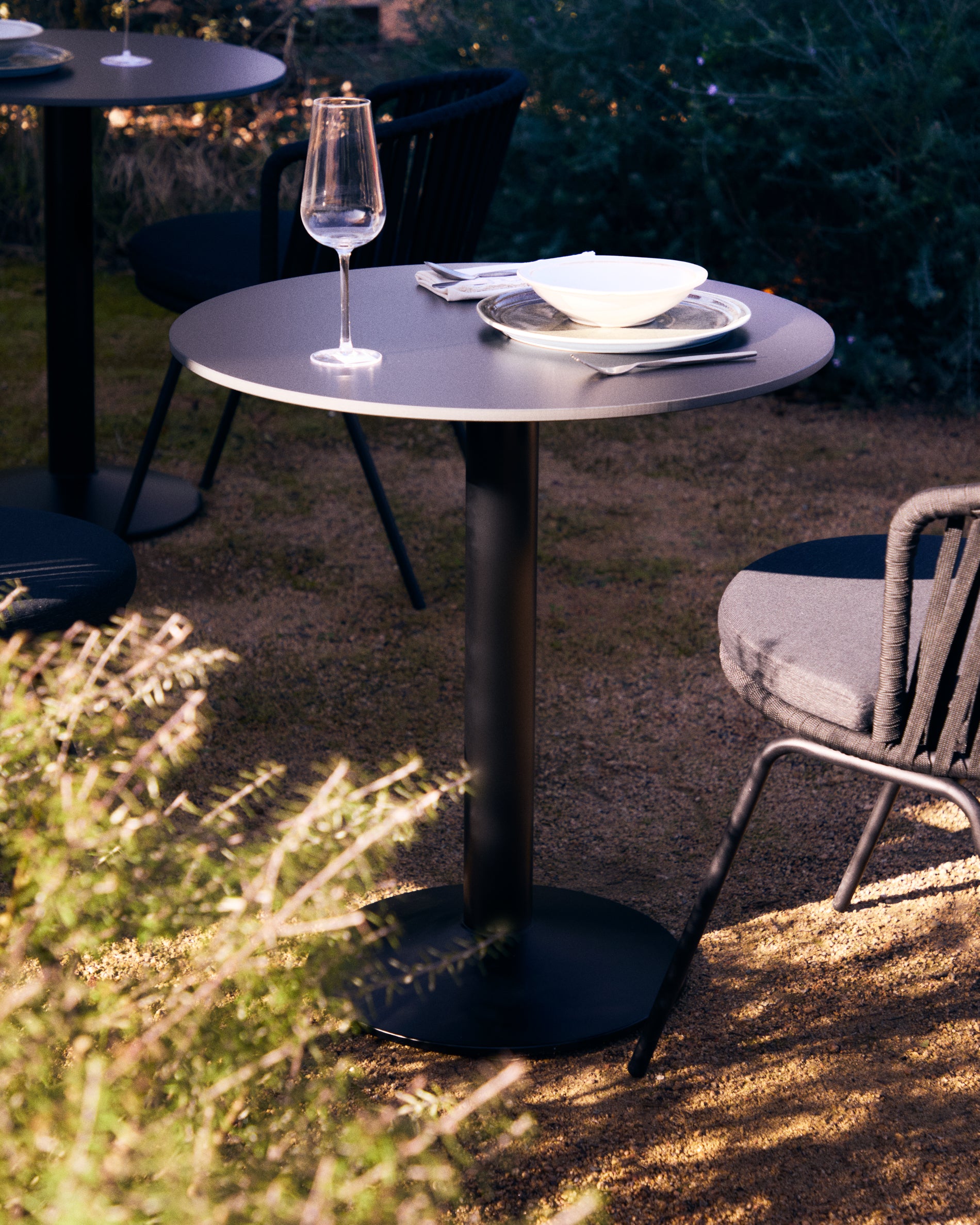 Esilda round outdoor table in black with metal leg in a painted black finish, Ø 70 x 70 cm - Lifestyle