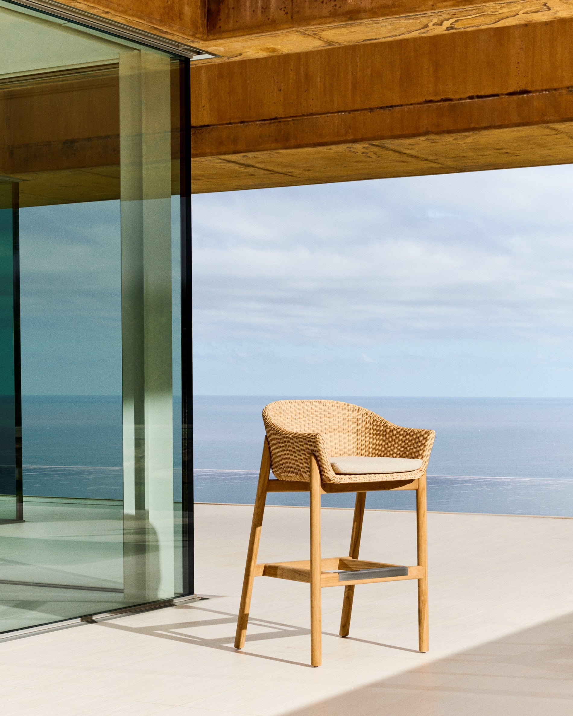 Galea stool in FSC 100% solid teak wood and synthetic rattan 75cm - Lifestyle