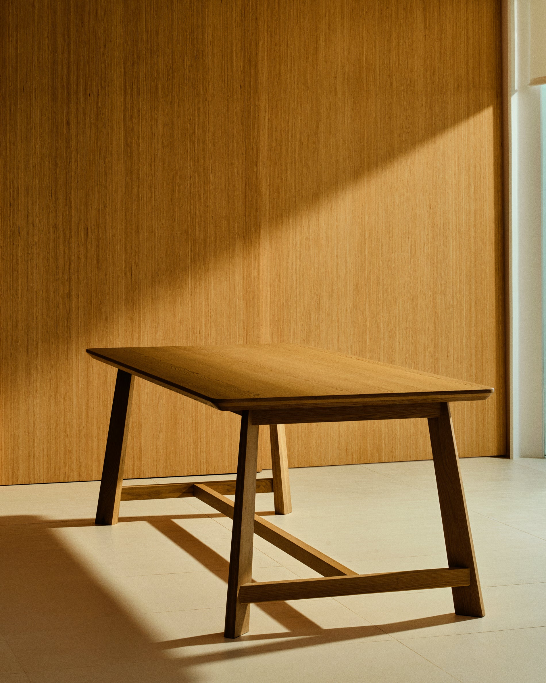 Idun table made of veneer and solid oak wood with natural tone finish FSC Mix Credit 220x100cm - Lifestyle