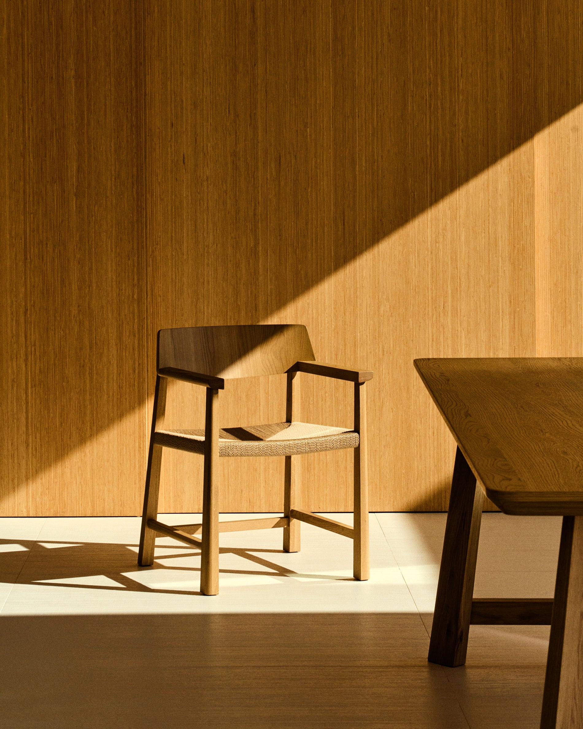 Idun chair made of FSC Mix Credit solid oak wood with natural tone finish and rope cord seat - Lifestyle