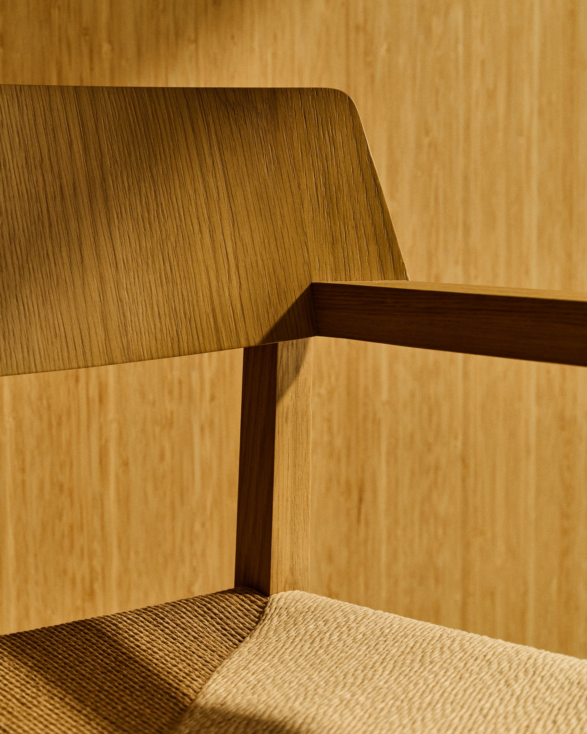 Idun chair made of FSC Mix Credit solid oak wood with natural tone finish and rope cord seat - Lifestyle