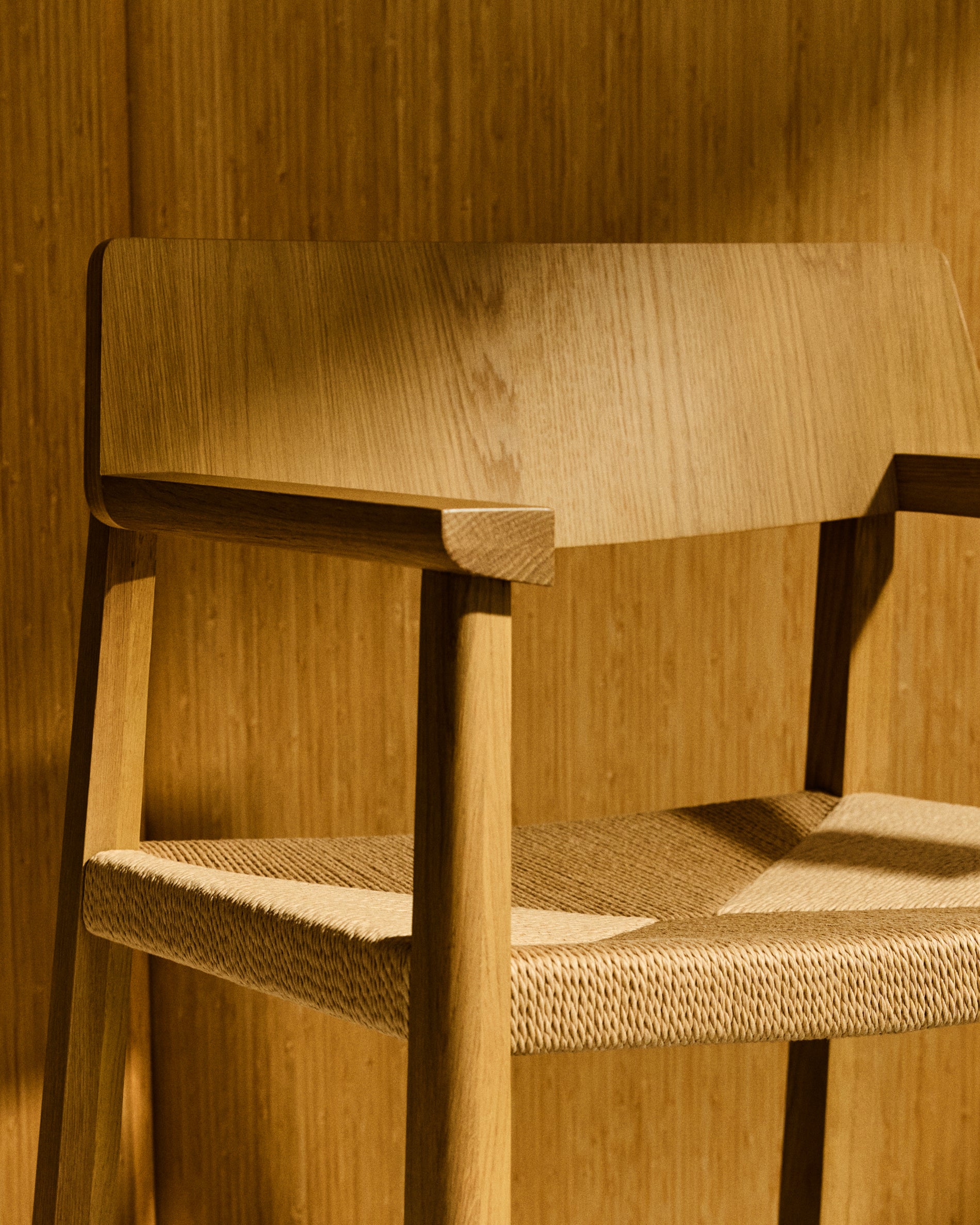 Idun chair made of FSC Mix Credit solid oak wood with natural tone finish and rope cord seat - Lifestyle