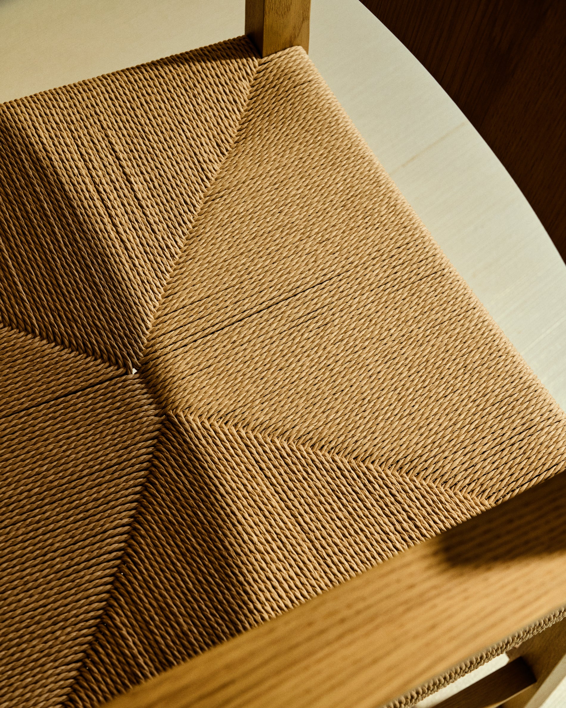 Idun chair made of FSC Mix Credit solid oak wood with natural tone finish and rope cord seat - Lifestyle