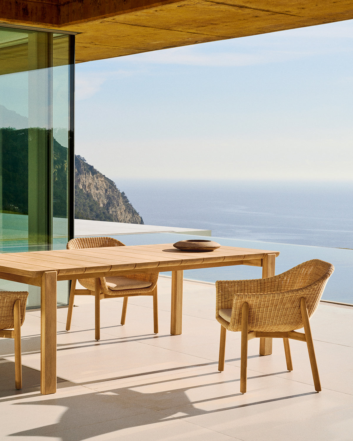 Icaro table made from solid teak wood,  220 x 102 cm, FSC 100% - Lifestyle