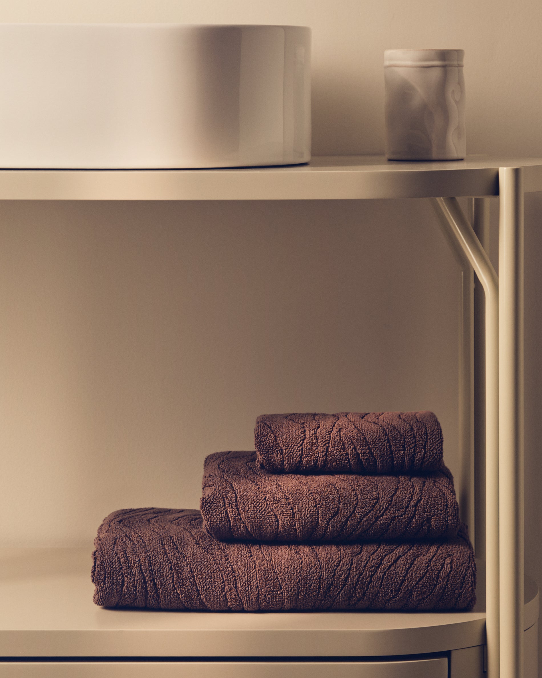 Dalira 100% cotton dark brown zebra jacquard bath towel 70 x 140cm - Lifestyle