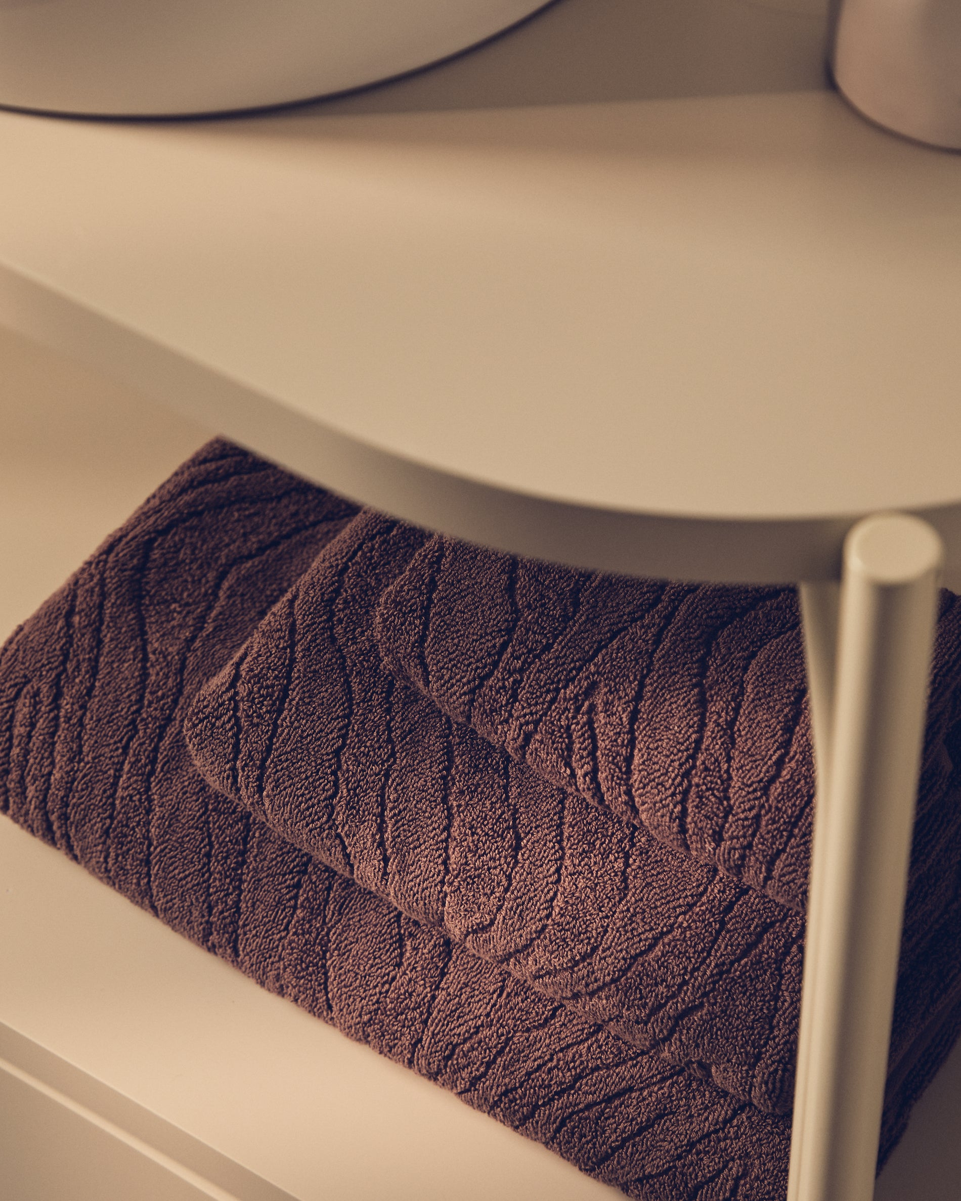 Dalira 100% cotton dark brown zebra jacquard bath towel 70 x 140cm - Lifestyle