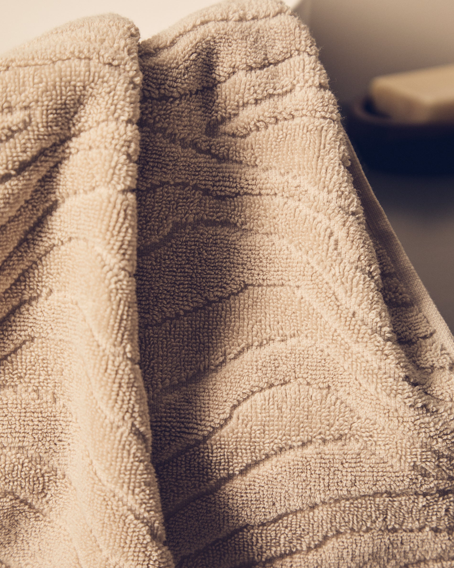 Dalira 100% cotton beige zebra jacquard hand towel 50 x 90cm - Lifestyle