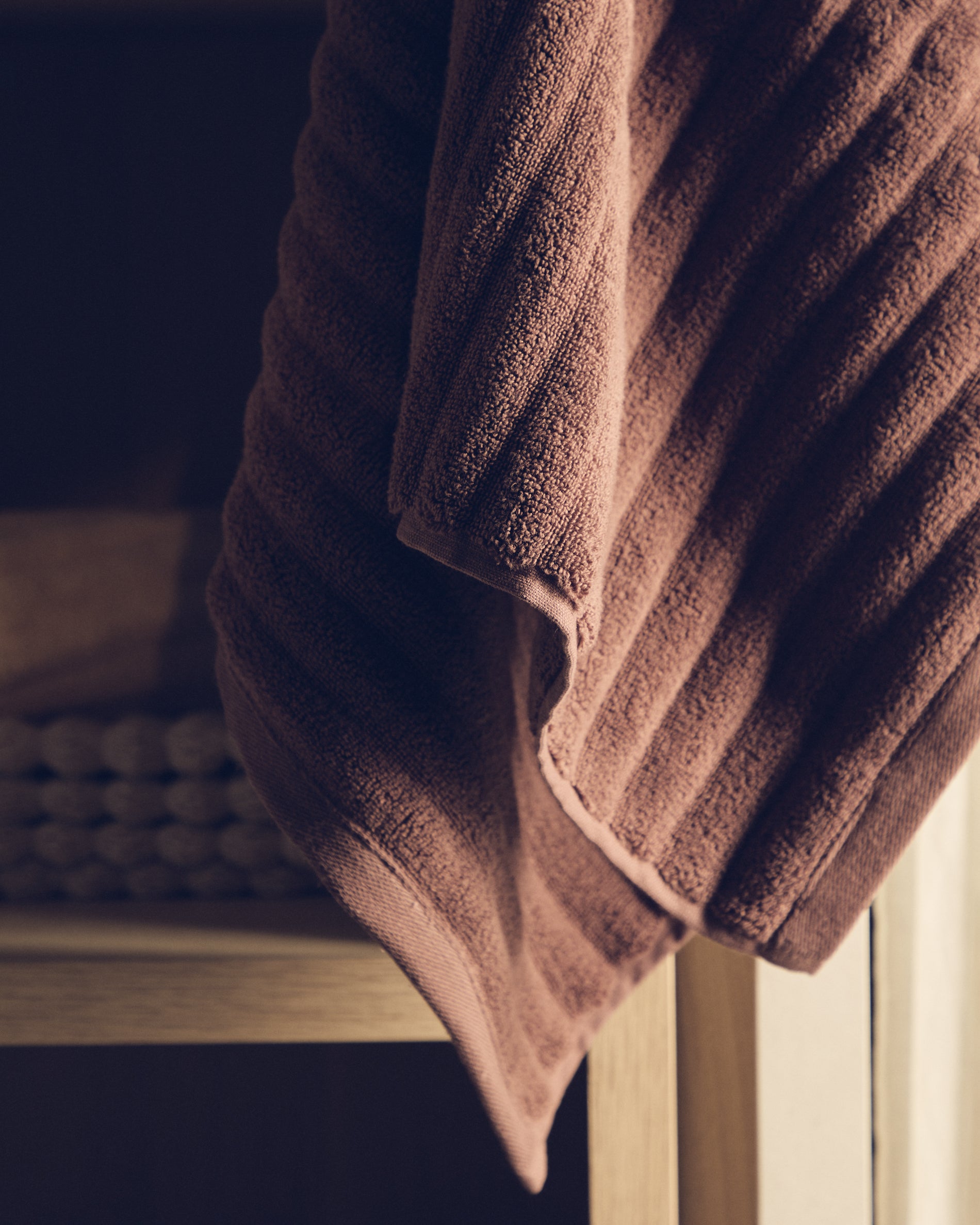 Navira 100% cotton dark brown hand towel 50 x 90cm - Lifestyle