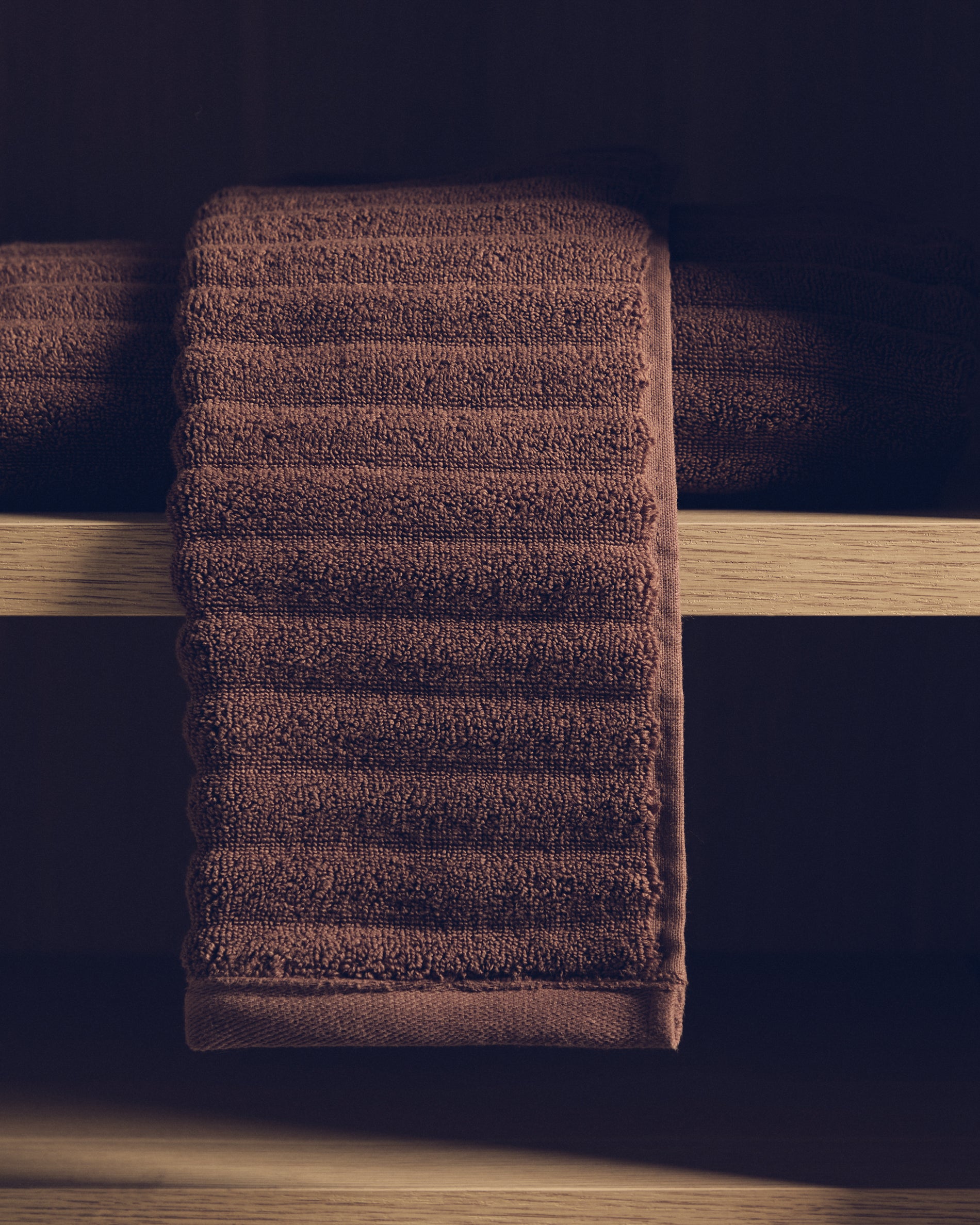 Navira 100% cotton dark brown hand towel 50 x 90cm - Lifestyle