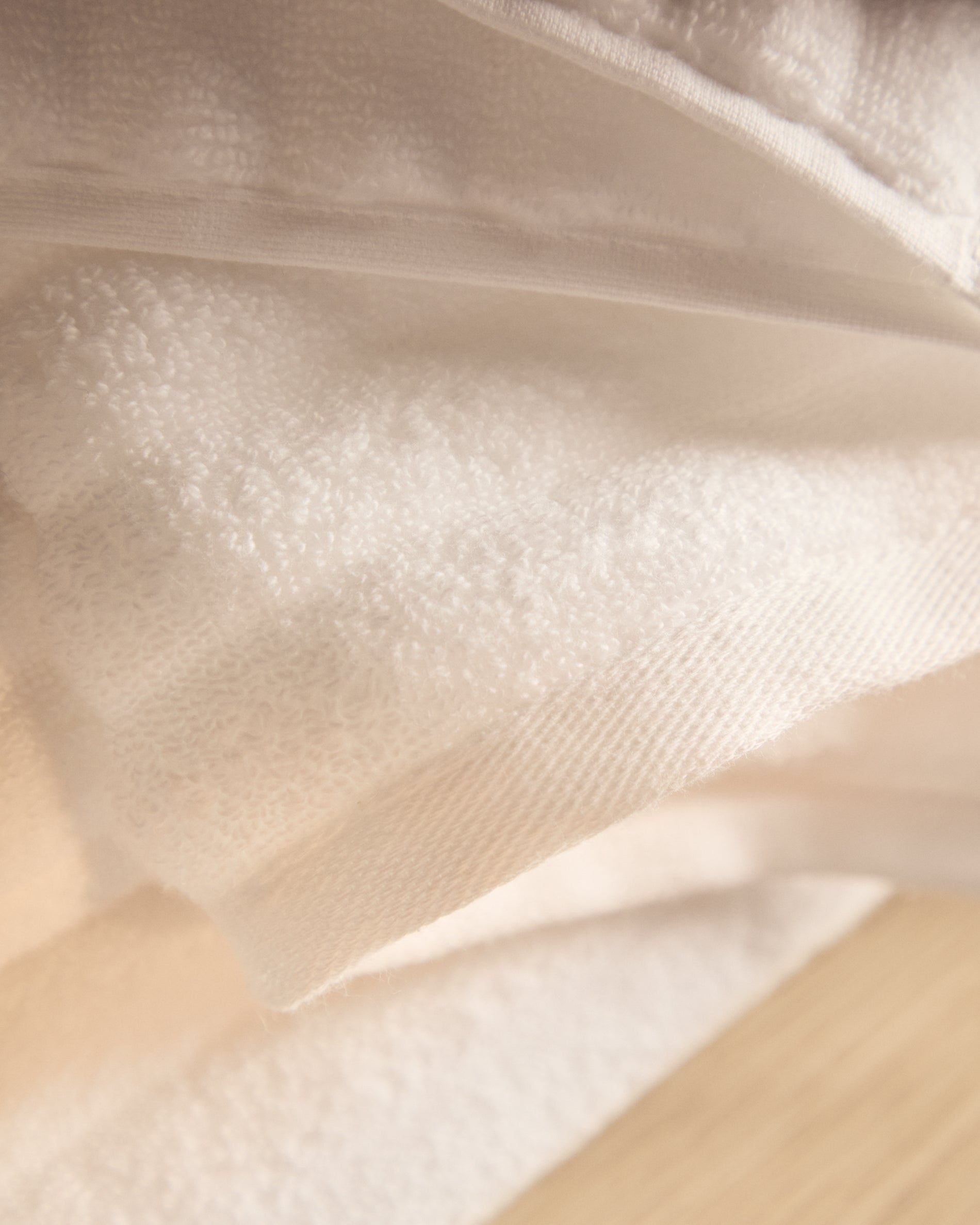 Navira 100% cotton white bath towel 70 x 140cm - Lifestyle