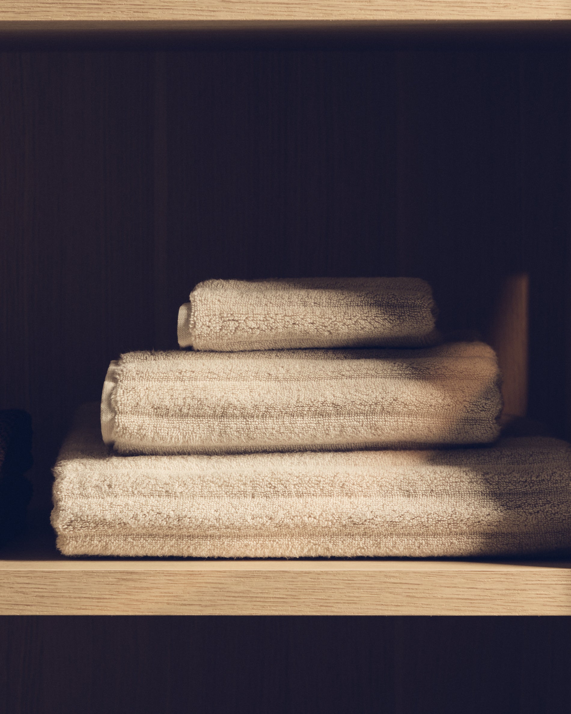 Navira 100% cotton beige bath towel 70 x 140cm - Lifestyle
