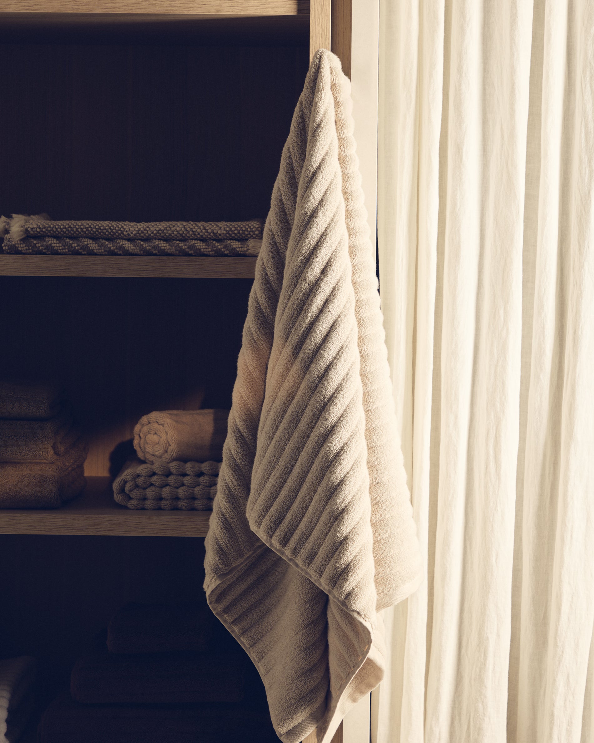 Navira 100% cotton beige hand towel 50 x 90cm - Lifestyle
