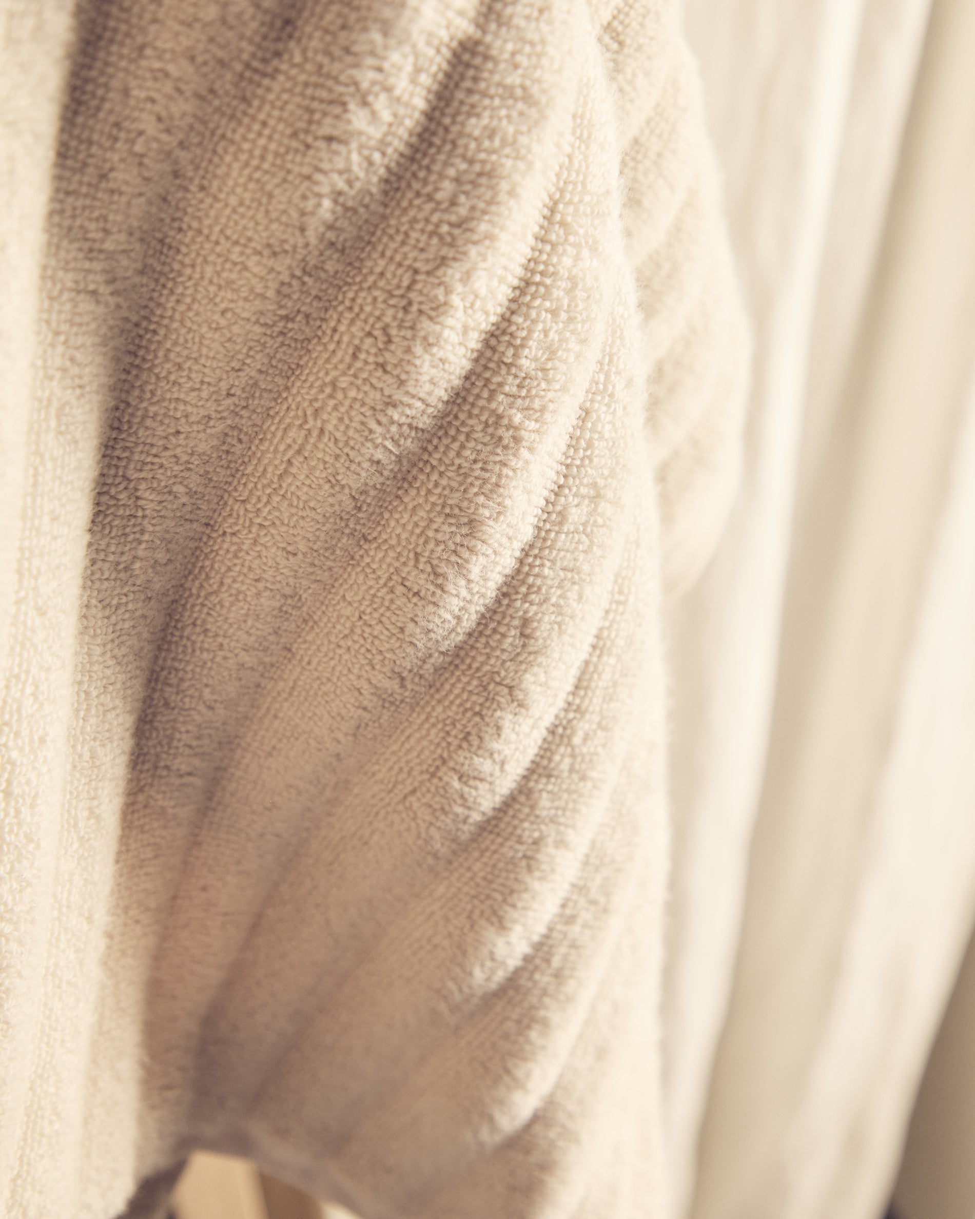 Navira 100% cotton beige bath towel 70 x 140cm - Lifestyle